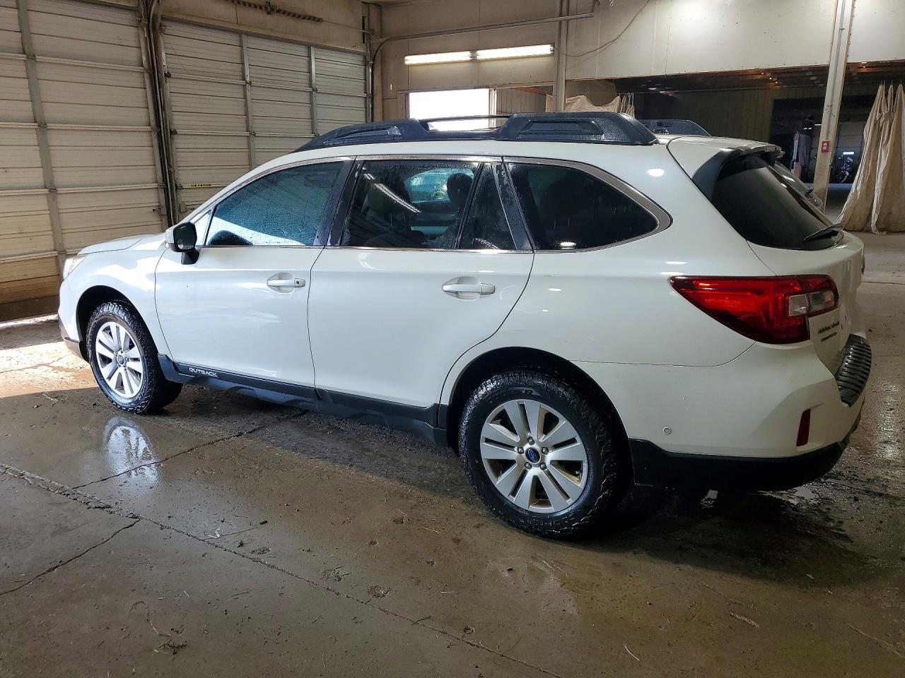 2015 Subaru Outback 2.5i Premium Белый vin: 4S4BSBCC2F3298669