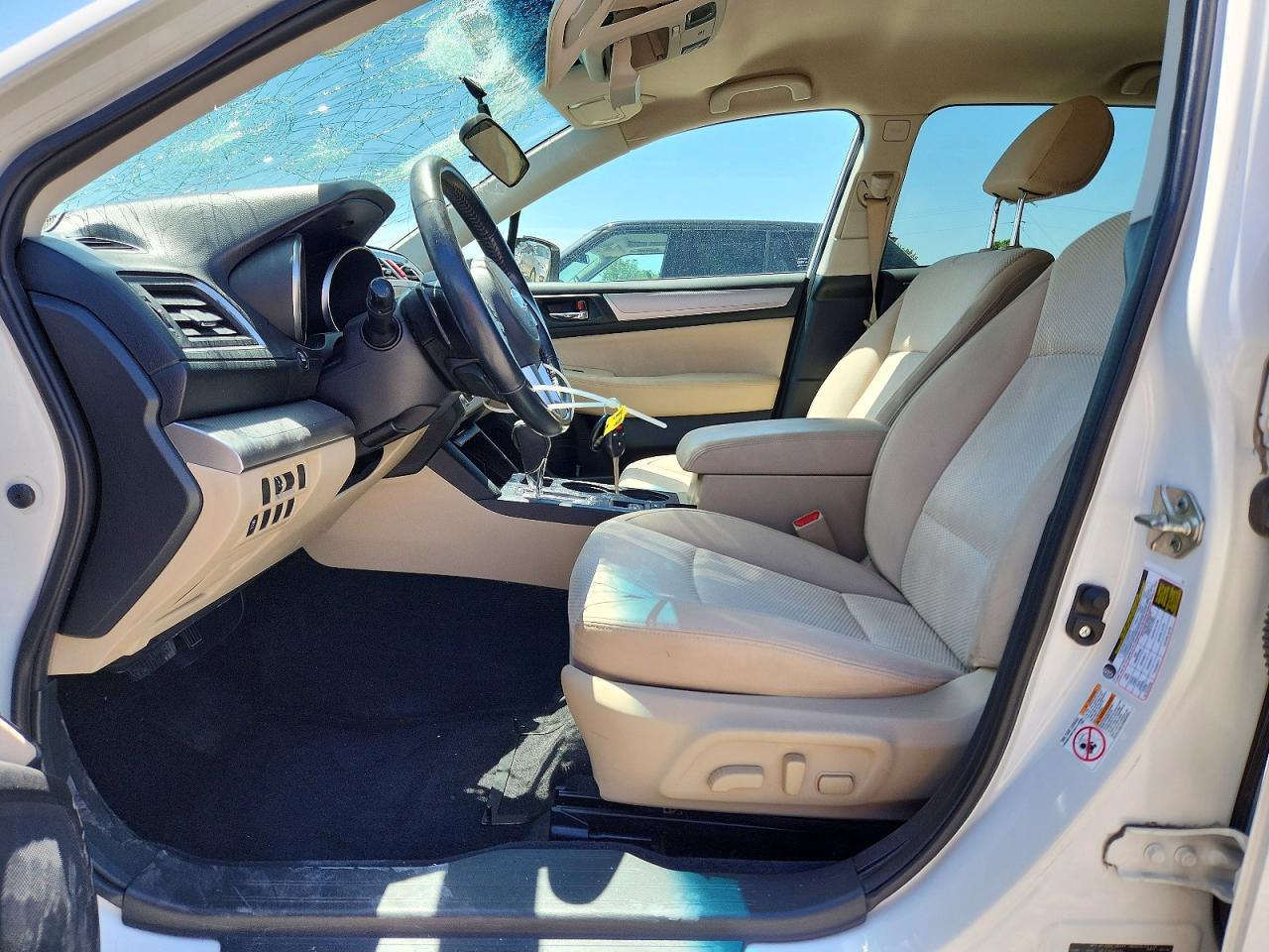 2015 Subaru Outback 2.5i Premium White vin: 4S4BSBCC3F3220773