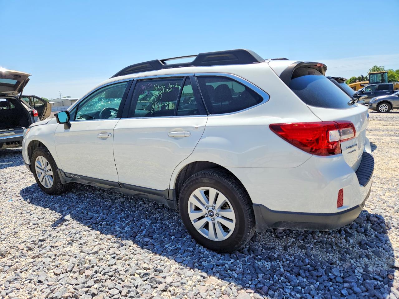 2015 Subaru Outback 2.5i Premium White vin: 4S4BSBCC3F3220773