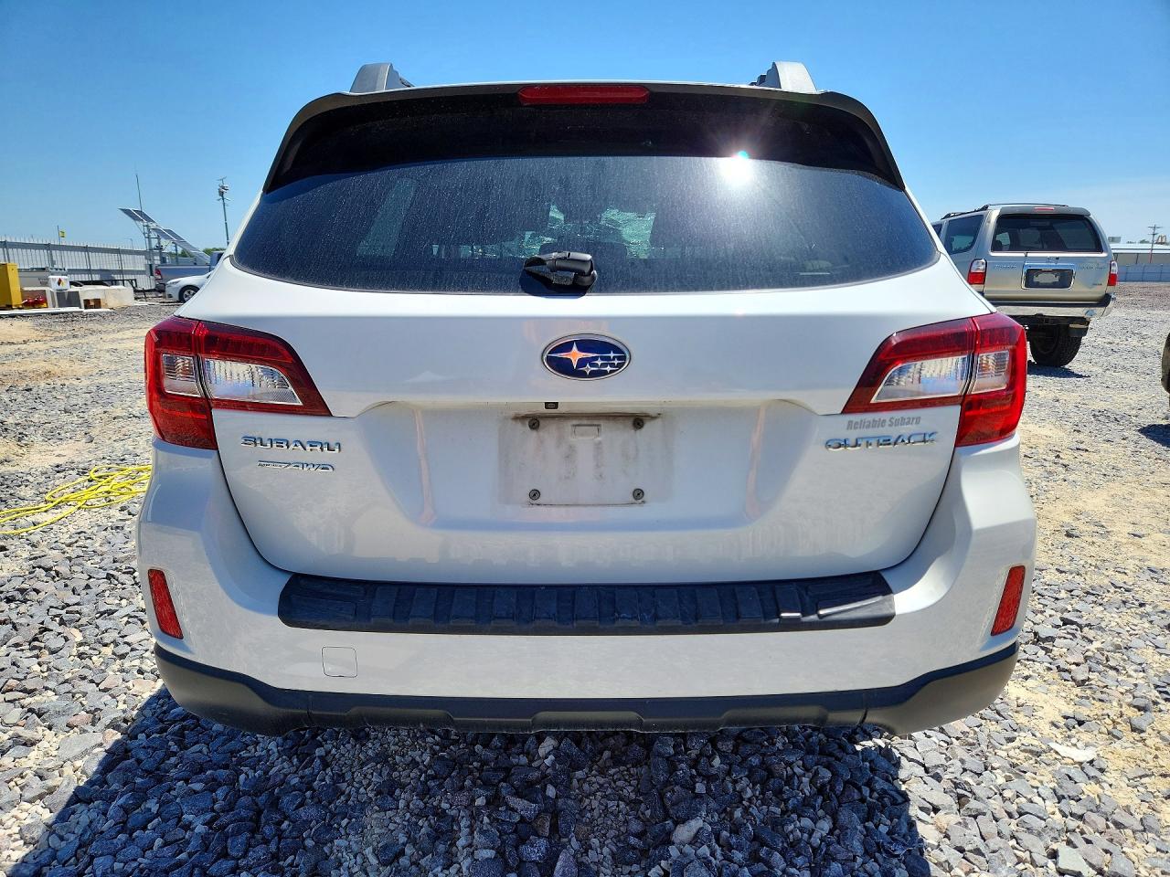 2015 Subaru Outback 2.5i Premium White vin: 4S4BSBCC3F3220773