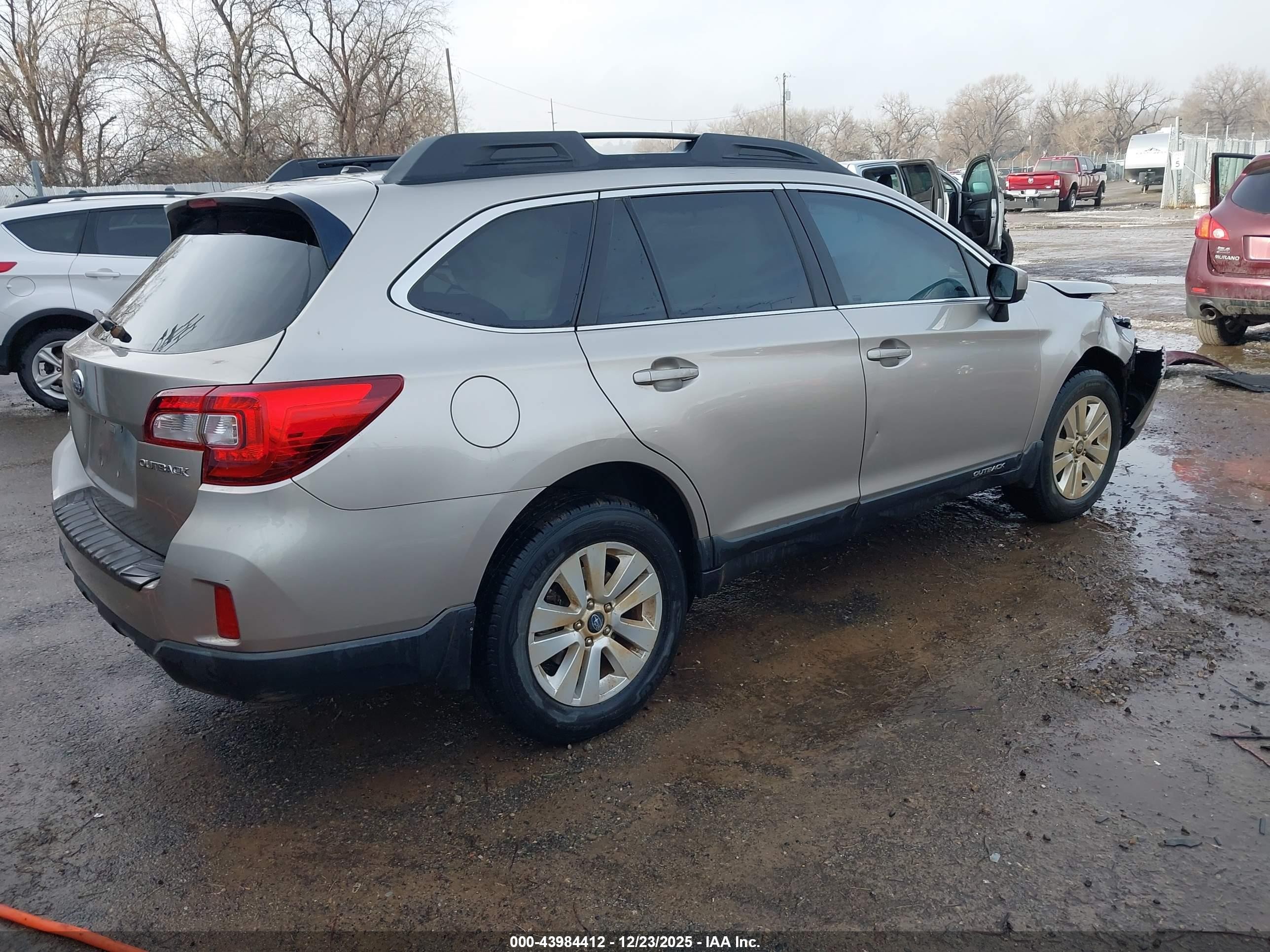 2015 Subaru Outback 2.5i Premium Серебряный vin: 4S4BSBCC4F3250669