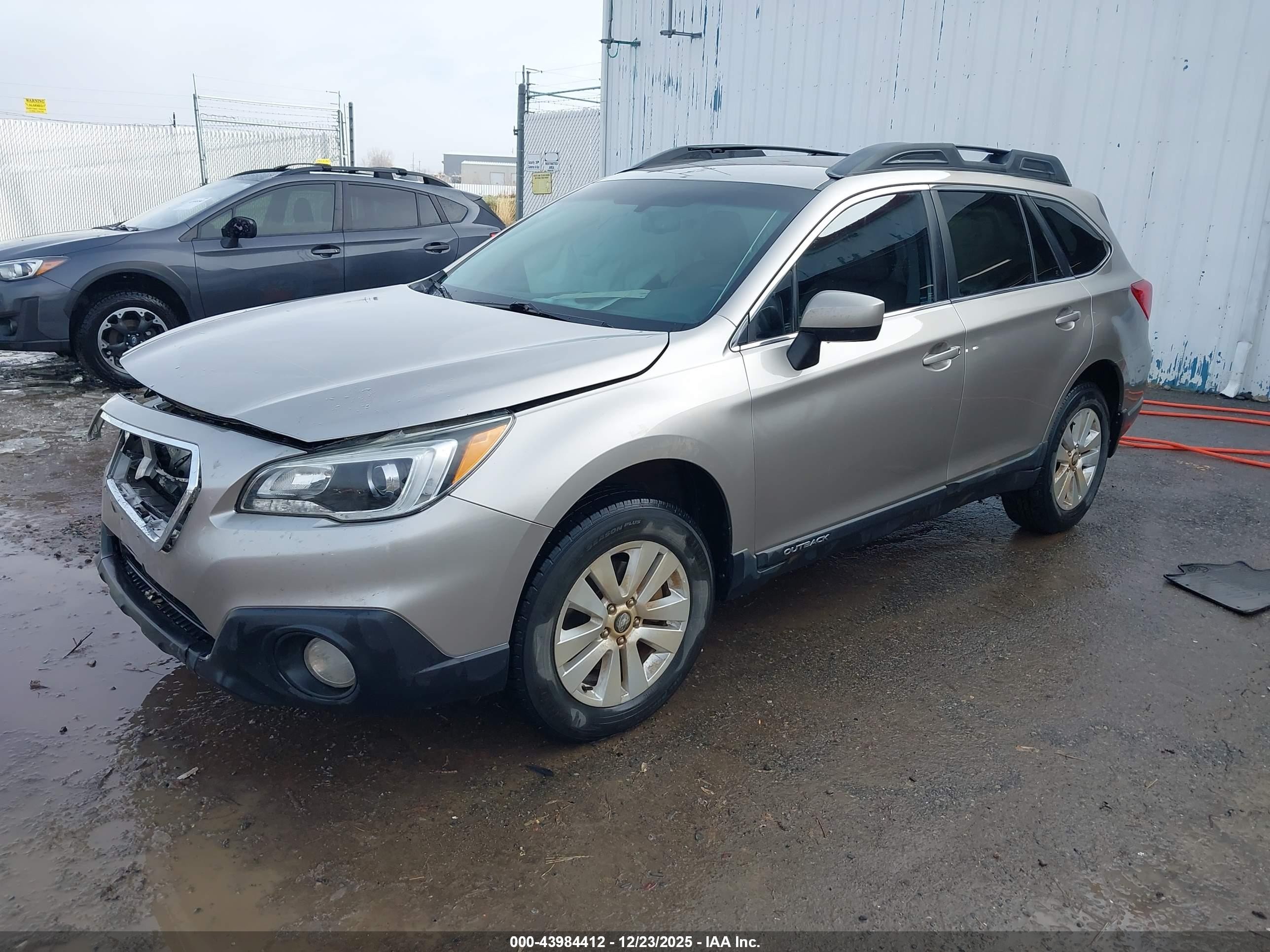 2015 Subaru Outback 2.5i Premium Серебряный vin: 4S4BSBCC4F3250669