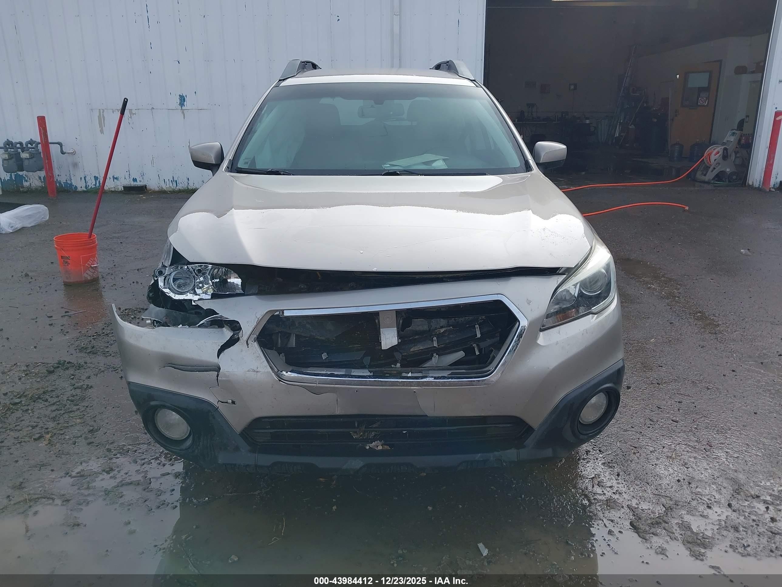 2015 Subaru Outback 2.5i Premium Серебряный vin: 4S4BSBCC4F3250669