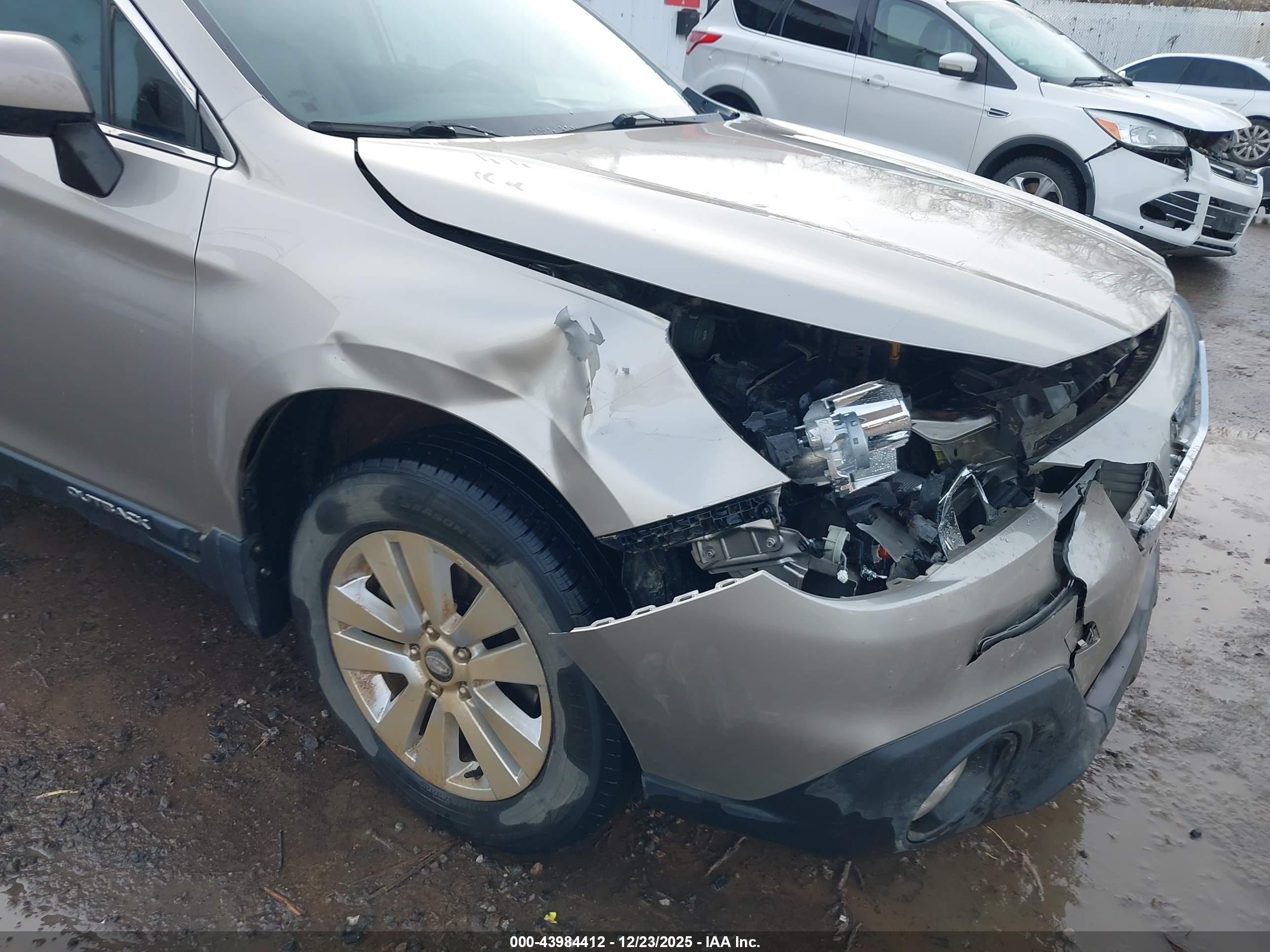 2015 Subaru Outback 2.5i Premium Серебряный vin: 4S4BSBCC4F3250669