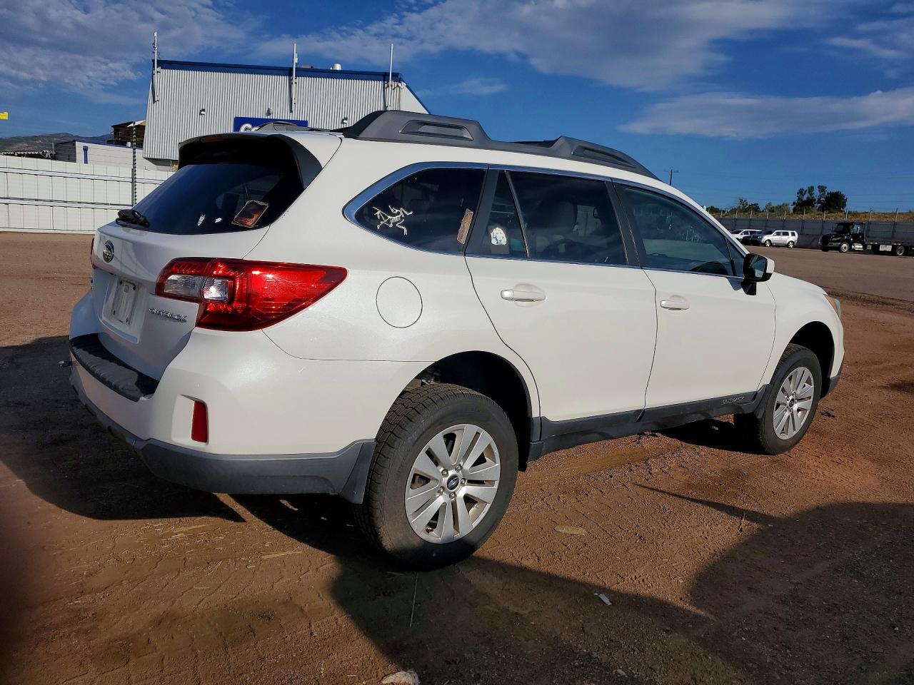 2015 Subaru Outback 2.5i Premium White vin: 4S4BSBCC4F3260943