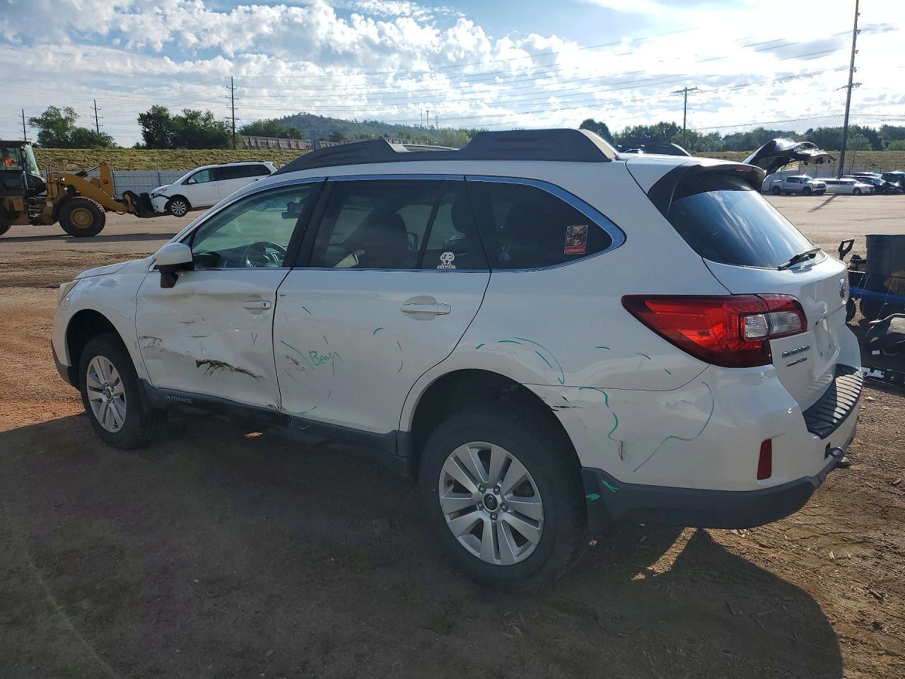 2015 Subaru Outback 2.5i Premium White vin: 4S4BSBCC4F3260943