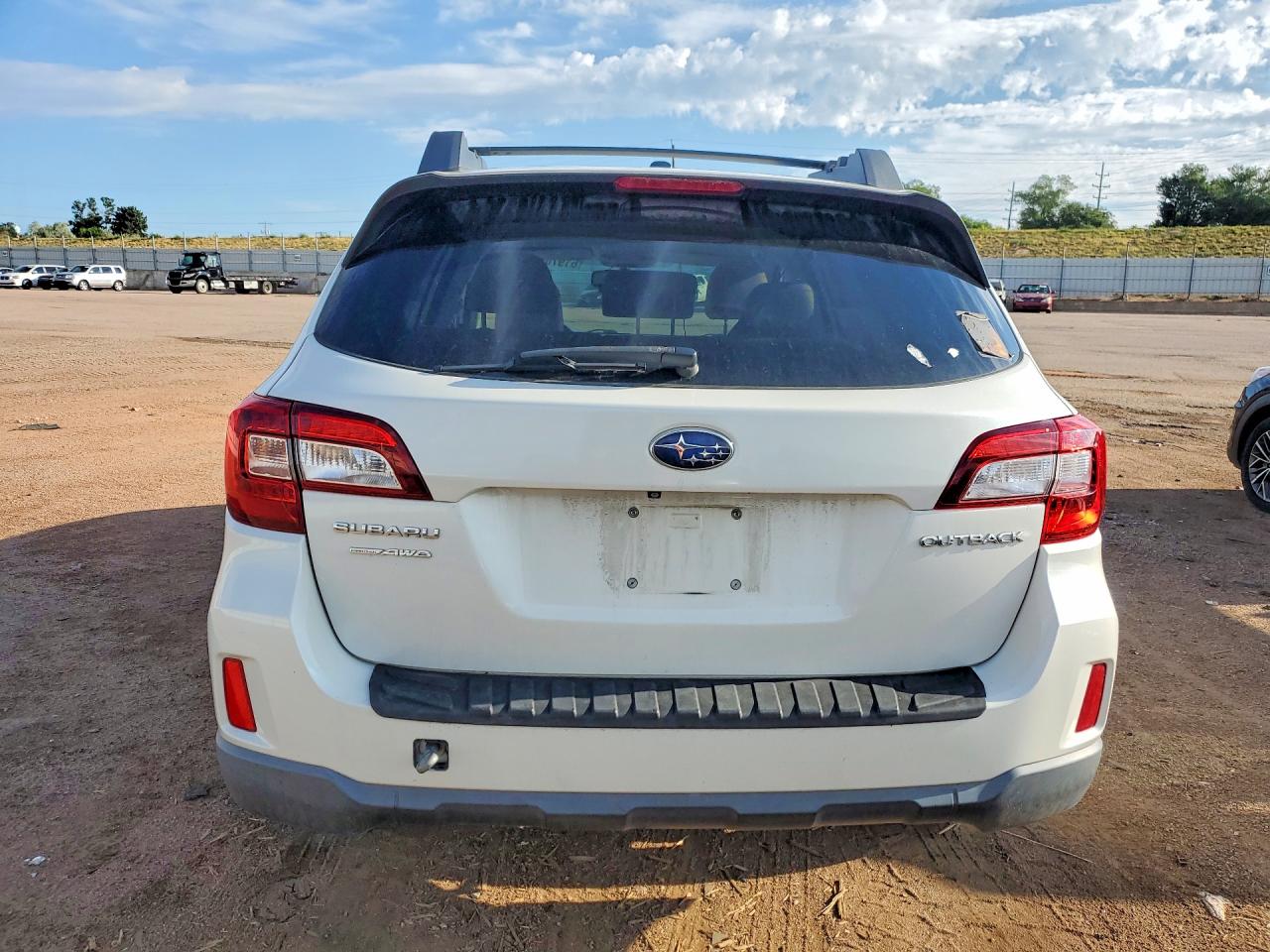 2015 Subaru Outback 2.5i Premium White vin: 4S4BSBCC4F3260943