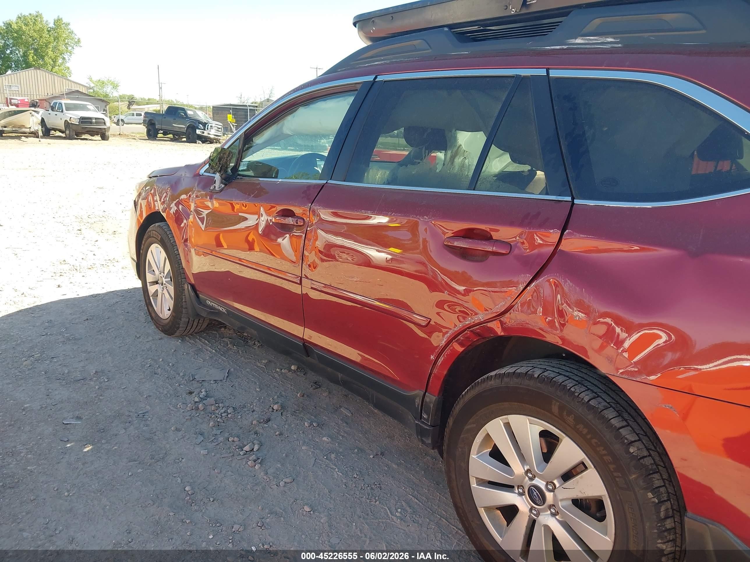 2015 Subaru Outback 2.5i Premium Красный vin: 4S4BSBCC5F3339974