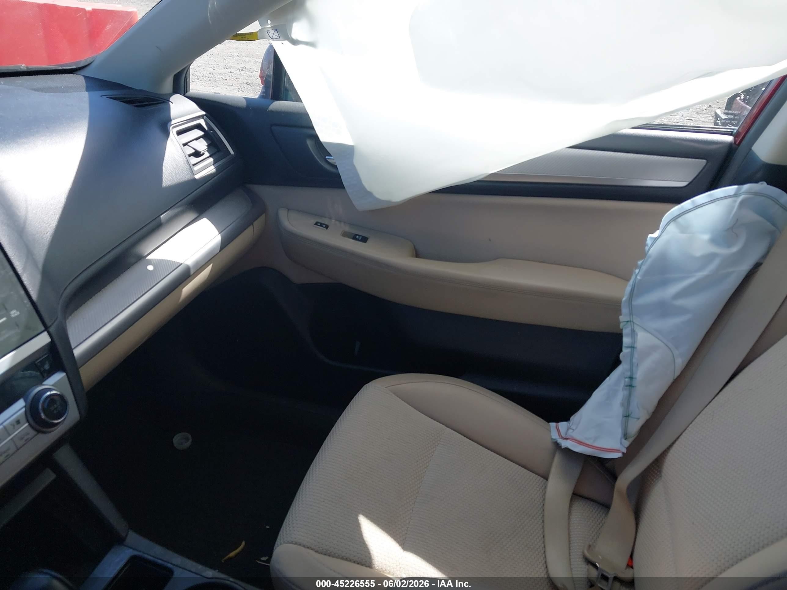 2015 Subaru Outback 2.5i Premium Красный vin: 4S4BSBCC5F3339974