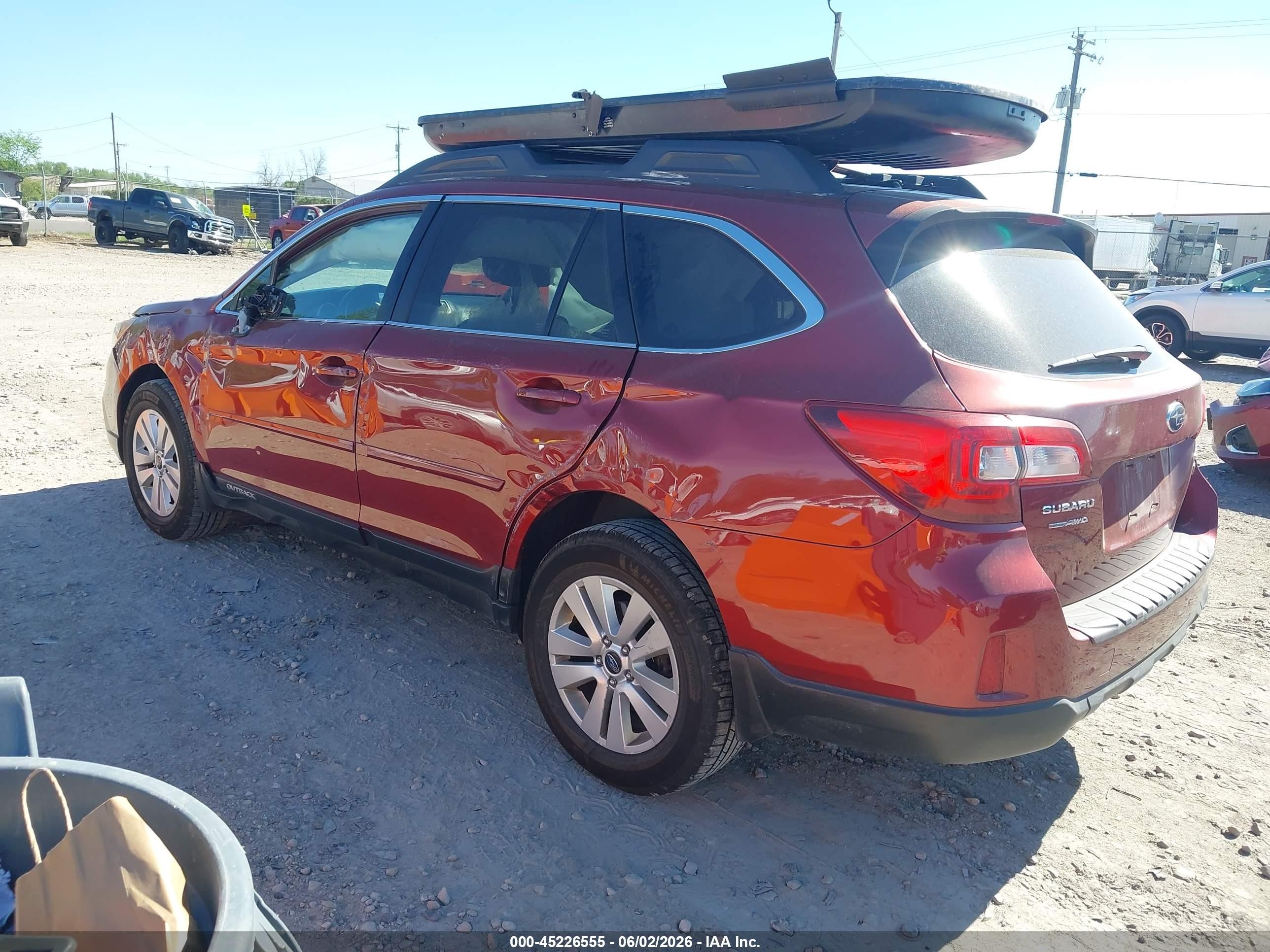 2015 Subaru Outback 2.5i Premium Красный vin: 4S4BSBCC5F3339974