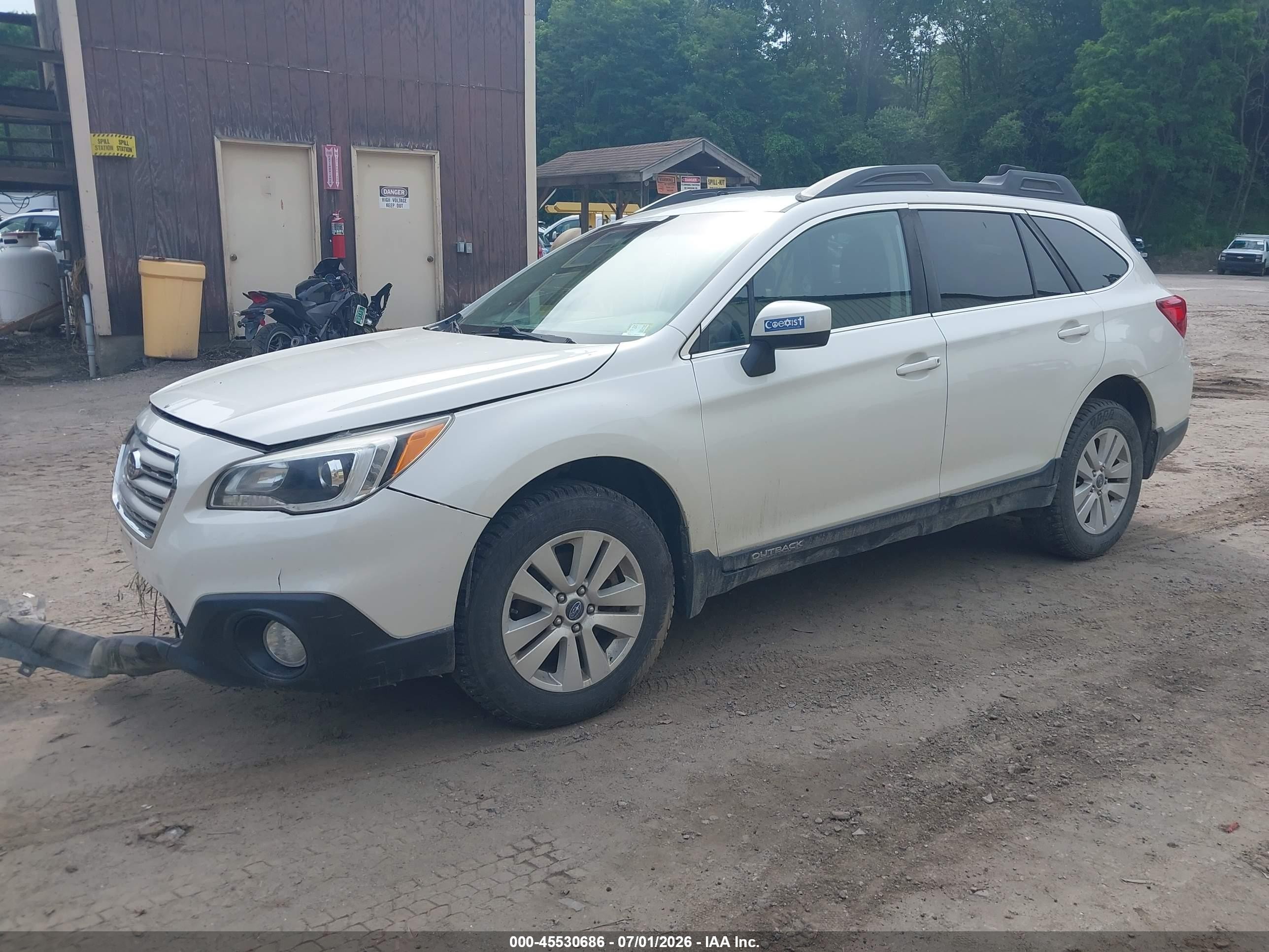 2015 Subaru Outback 2.5i Premium White vin: 4S4BSBCC7F3226155
