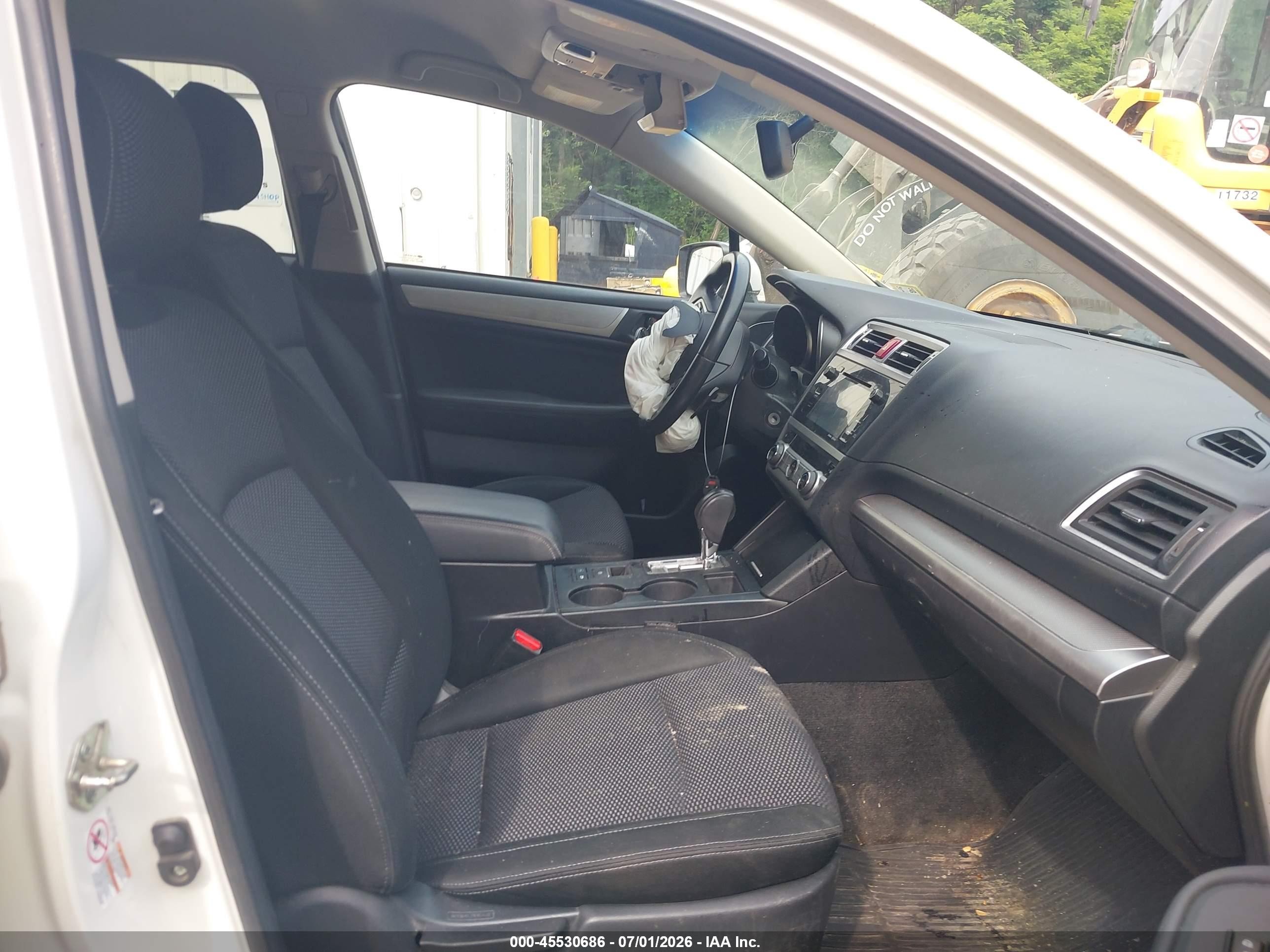 2015 Subaru Outback 2.5i Premium White vin: 4S4BSBCC7F3226155