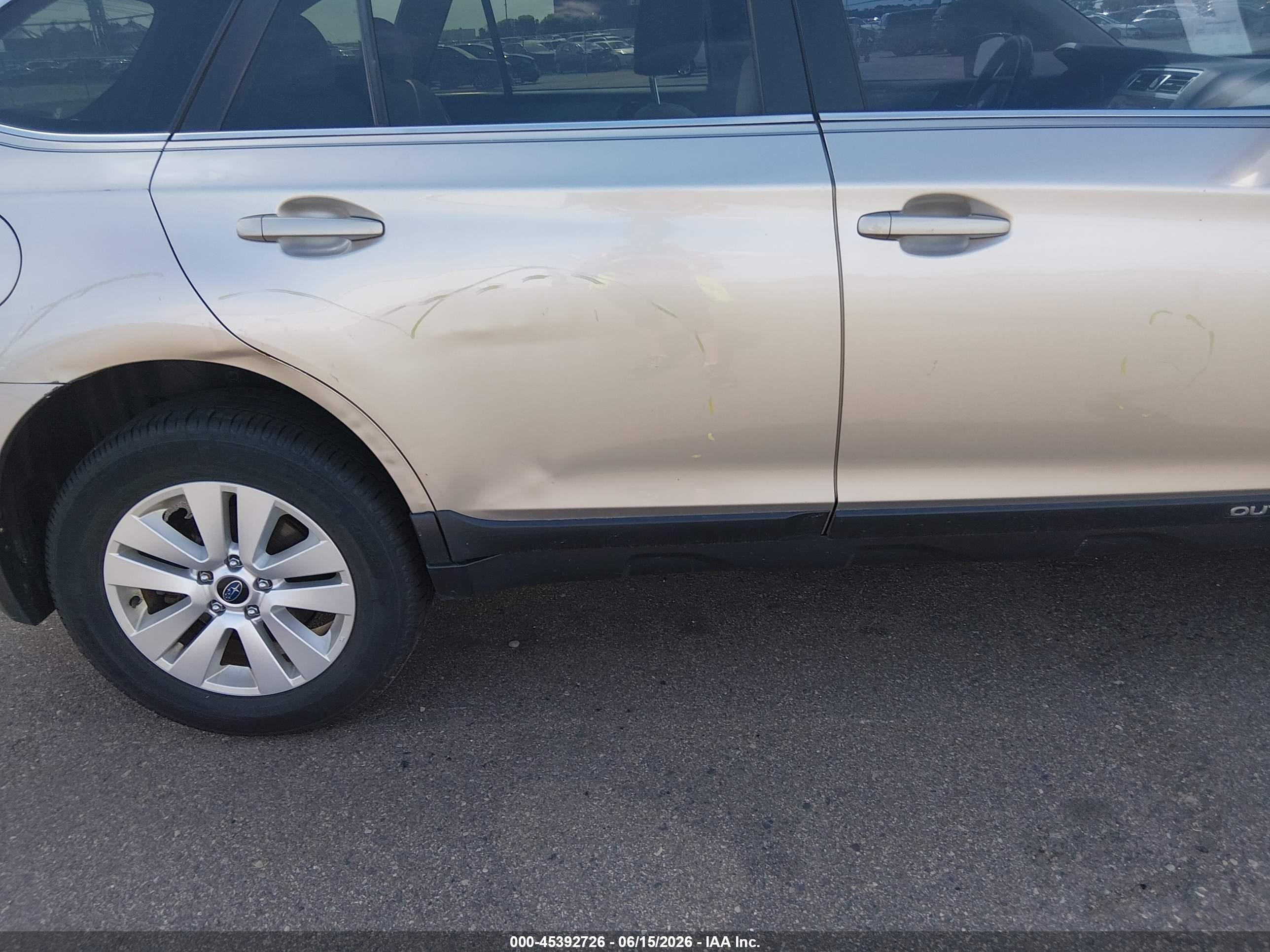 2015 Subaru Outback 2.5i Premium Gold vin: 4S4BSBCC7F3346148