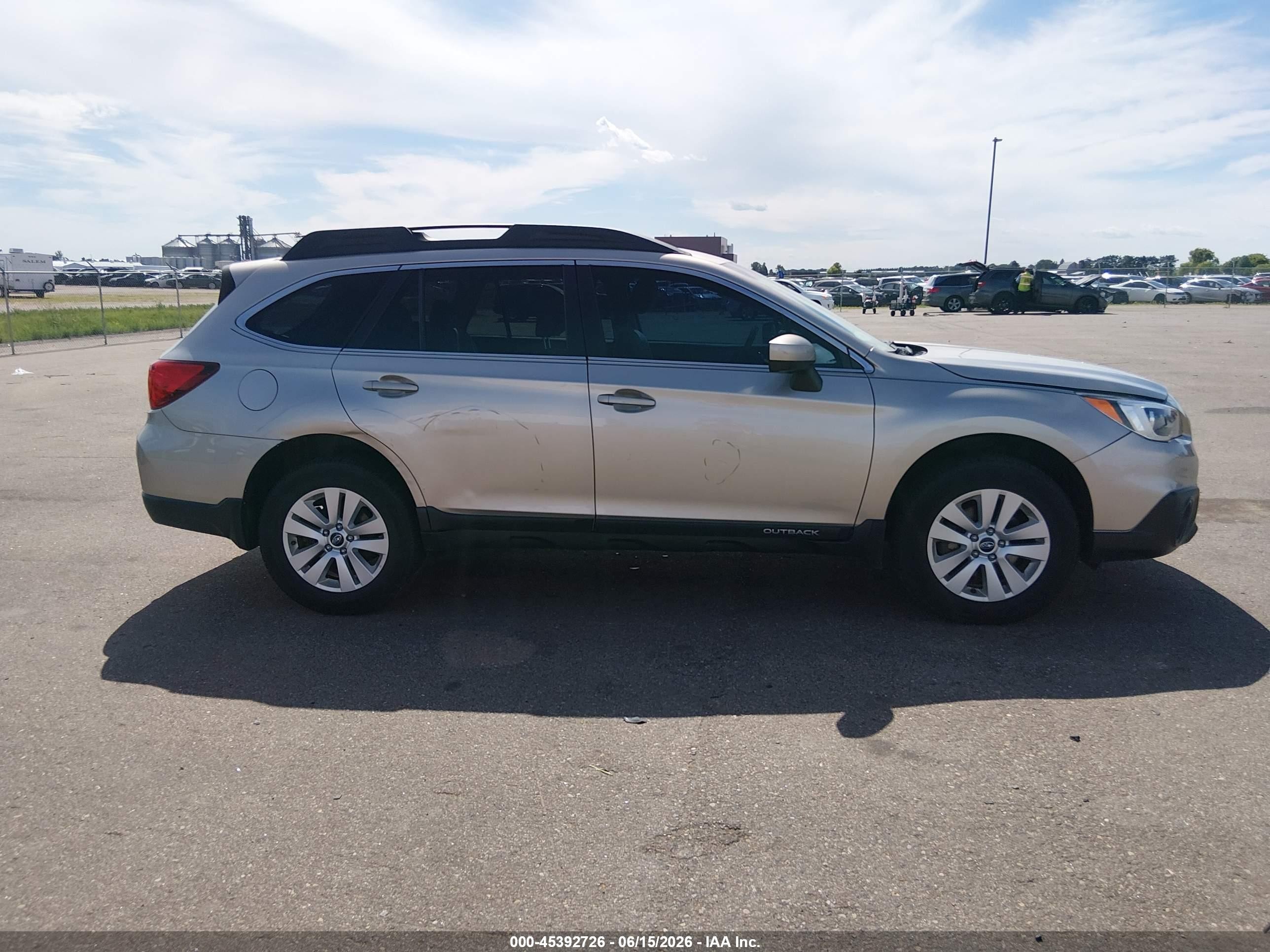 2015 Subaru Outback 2.5i Premium Gold vin: 4S4BSBCC7F3346148