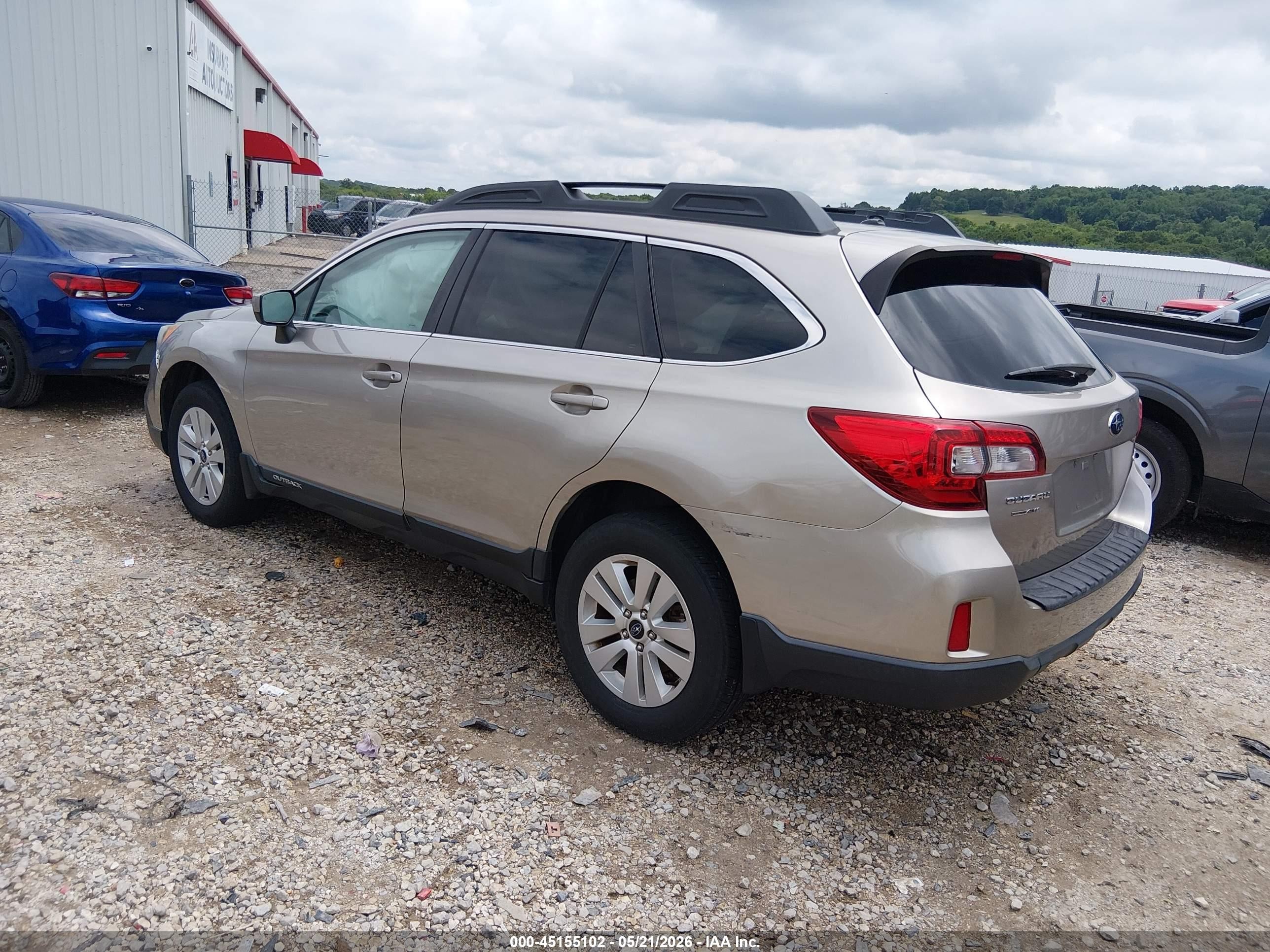 2015 Subaru Outback 2.5i Premium Silver vin: 4S4BSBCC9F3341615
