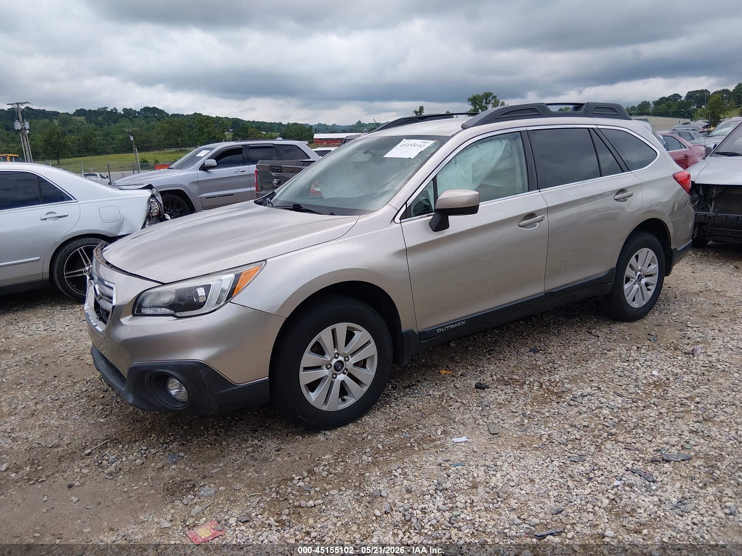 2015 Subaru Outback 2.5i Premium Silver vin: 4S4BSBCC9F3341615