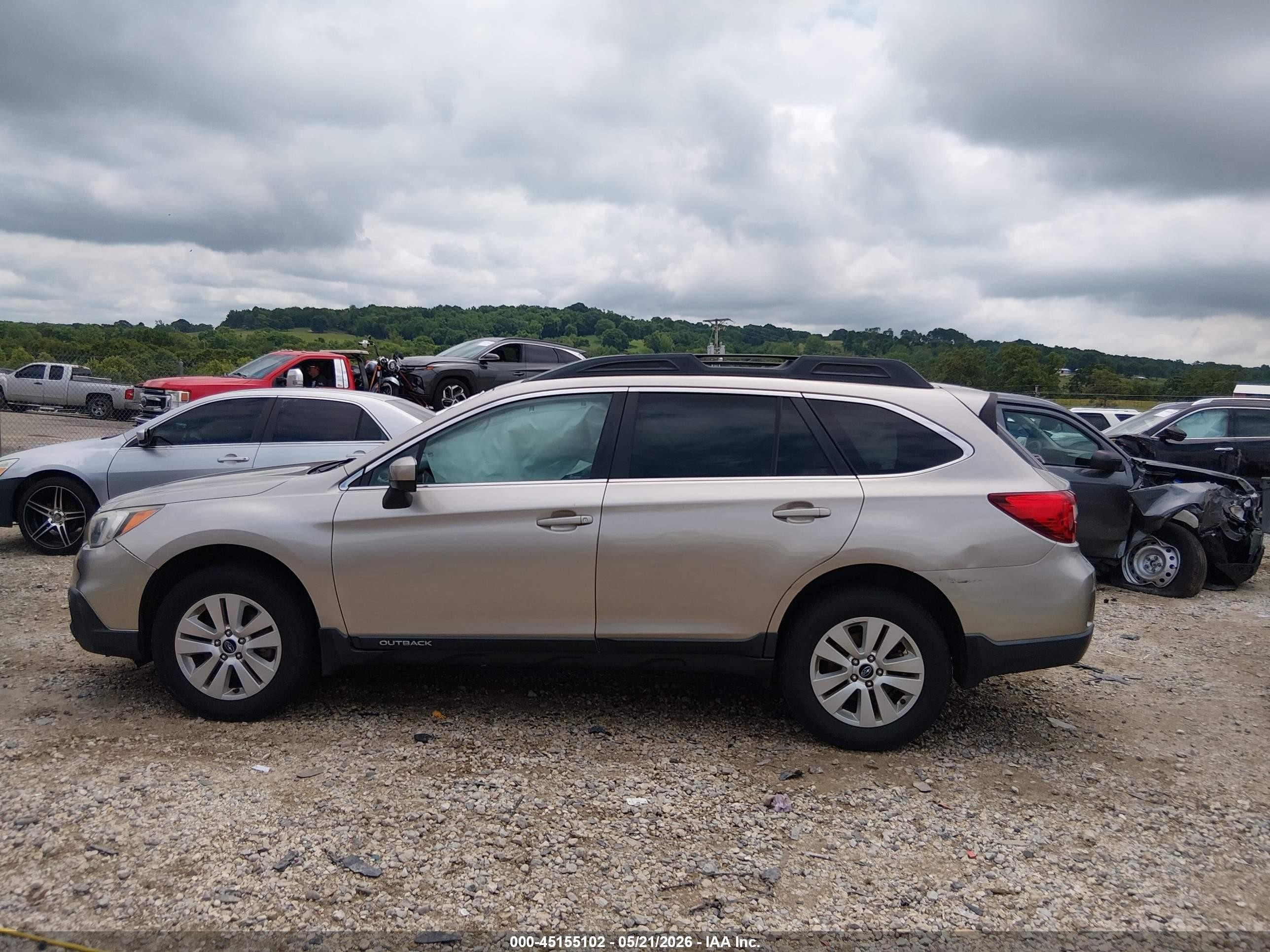 2015 Subaru Outback 2.5i Premium Silver vin: 4S4BSBCC9F3341615