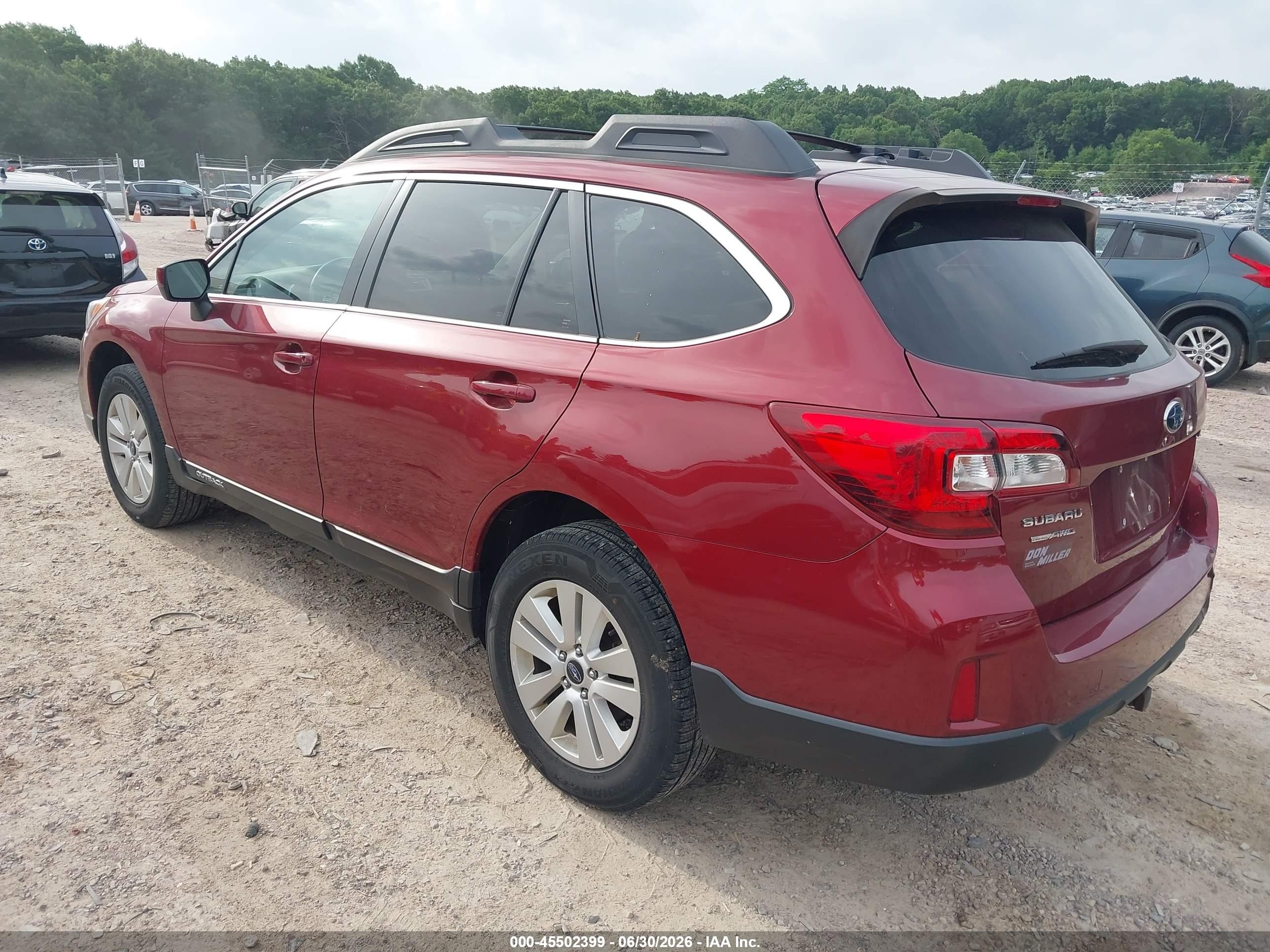 2015 Subaru Outback 2.5i Premium Red vin: 4S4BSBCCXF3288746