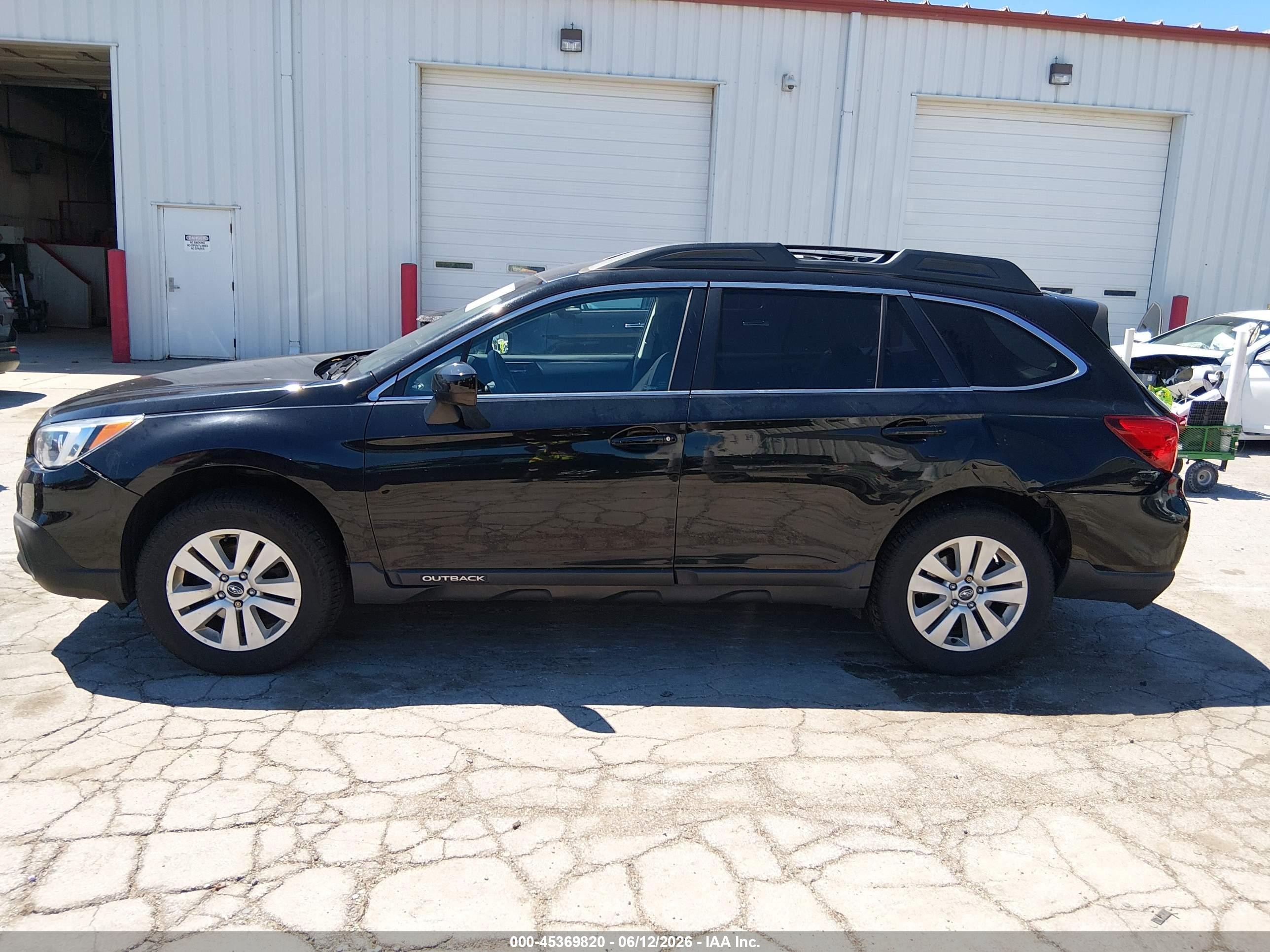 2015 Subaru Outback 2.5i Premium Black vin: 4S4BSBCCXF3300961