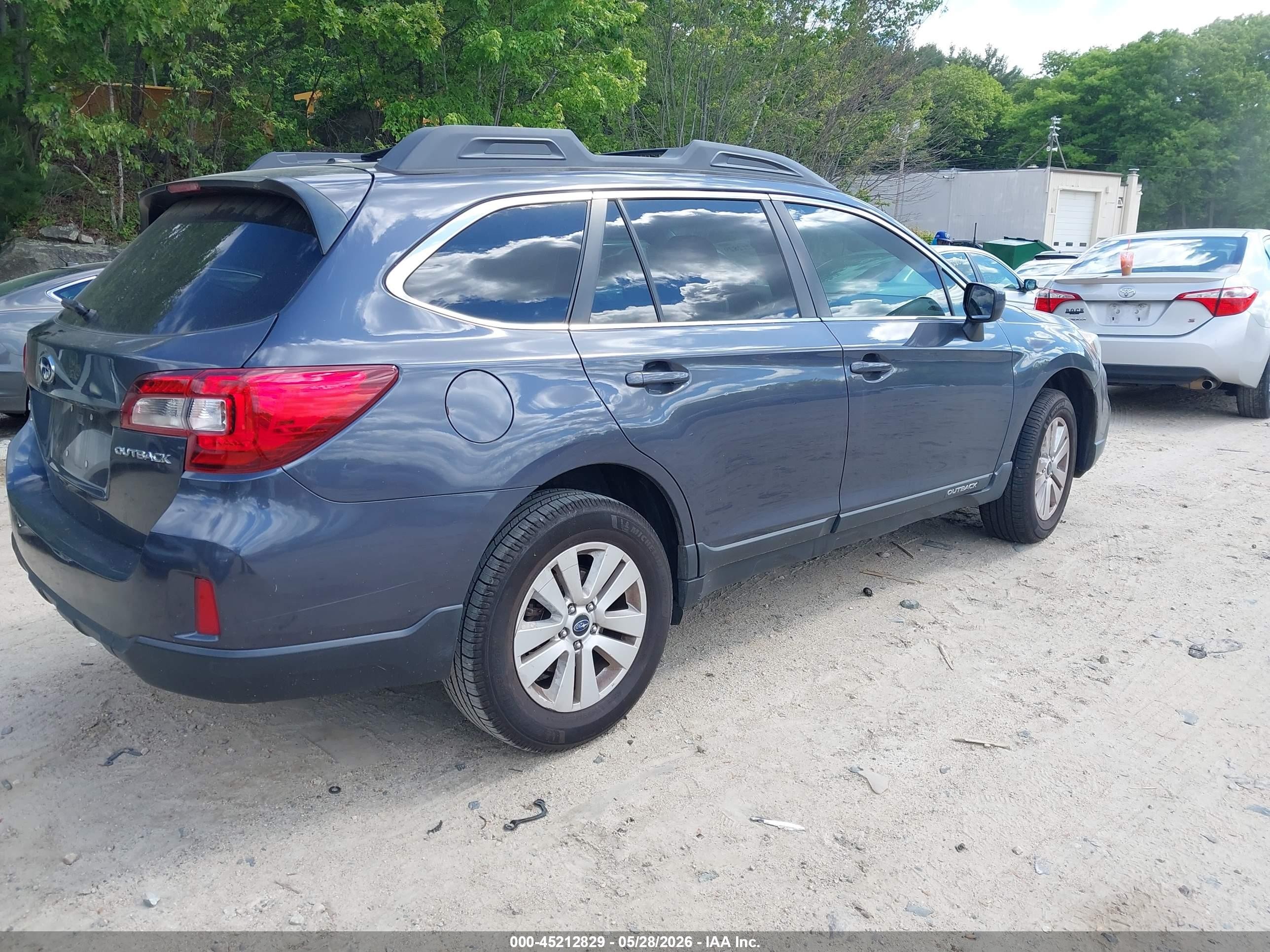 2015 Subaru Outback 2.5i Premium Gray vin: 4S4BSBDC0F3225668