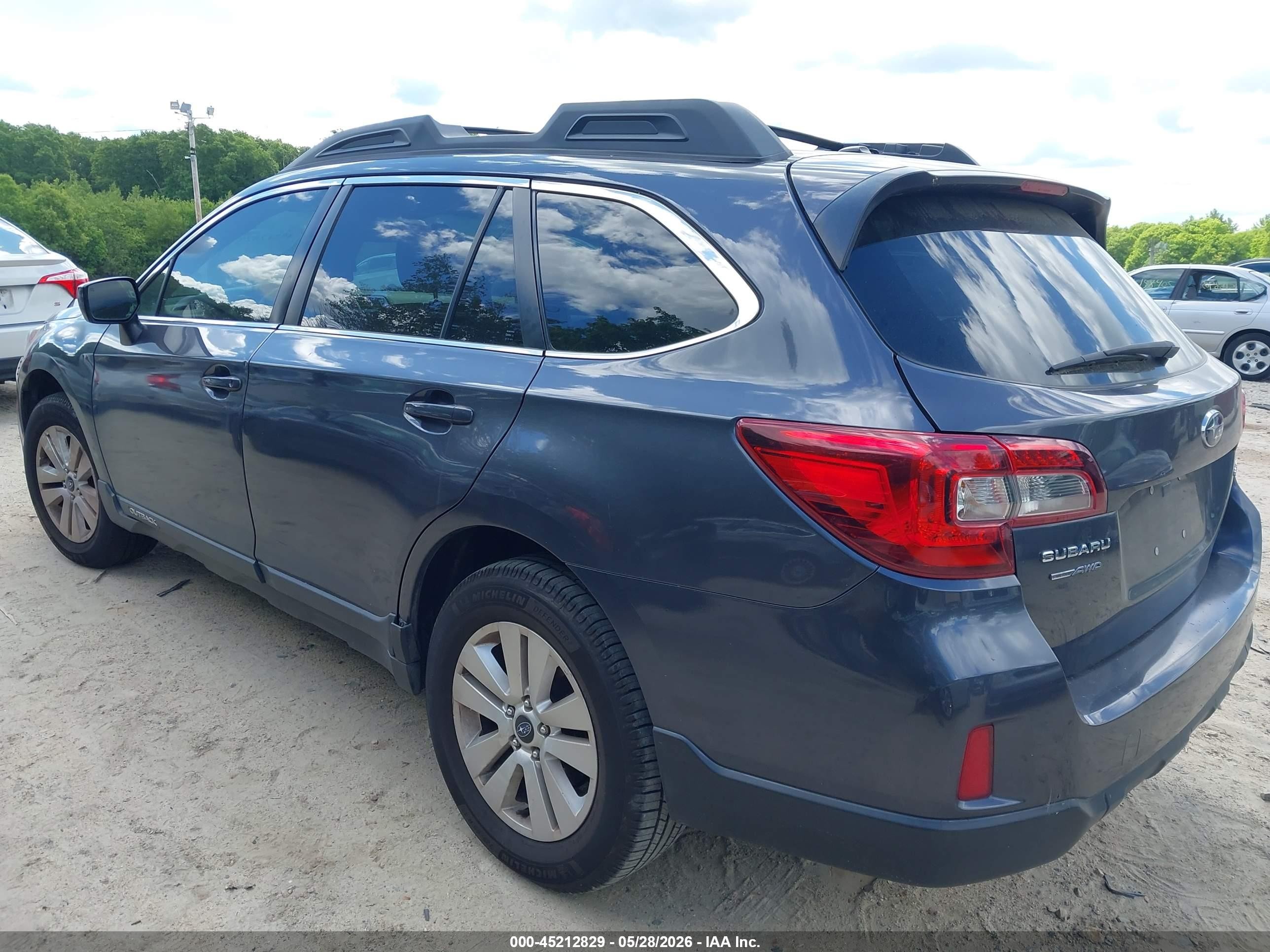 2015 Subaru Outback 2.5i Premium Gray vin: 4S4BSBDC0F3225668