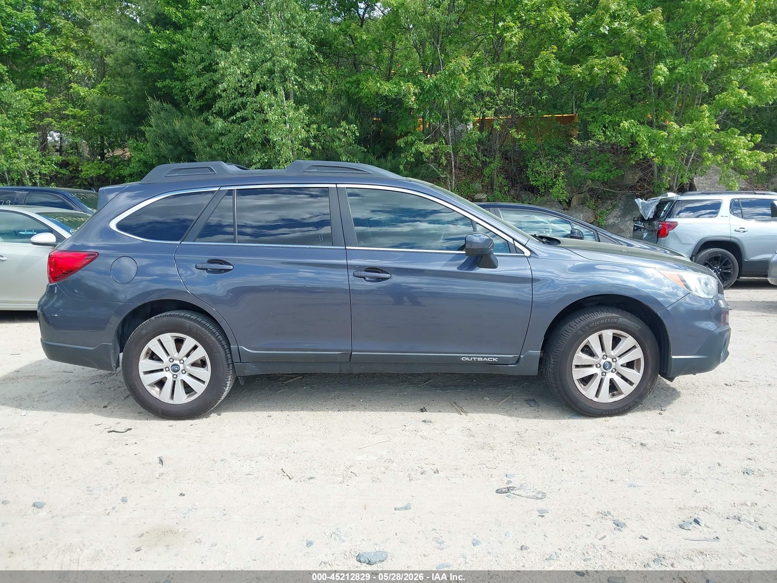 2015 Subaru Outback 2.5i Premium Gray vin: 4S4BSBDC0F3225668