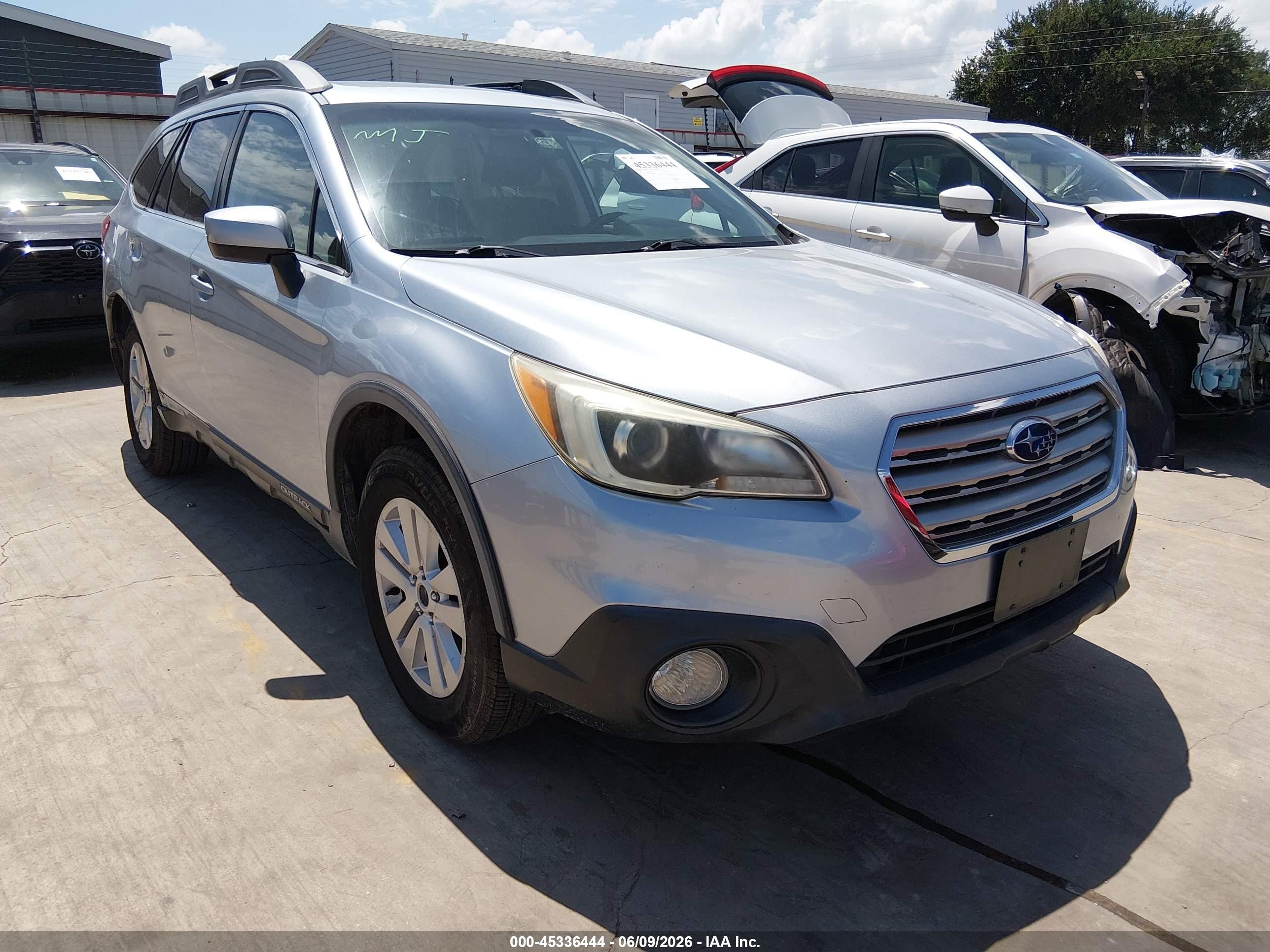 2015 Subaru Outback 2.5i Premium Silver vin: 4S4BSBDC2F3276833