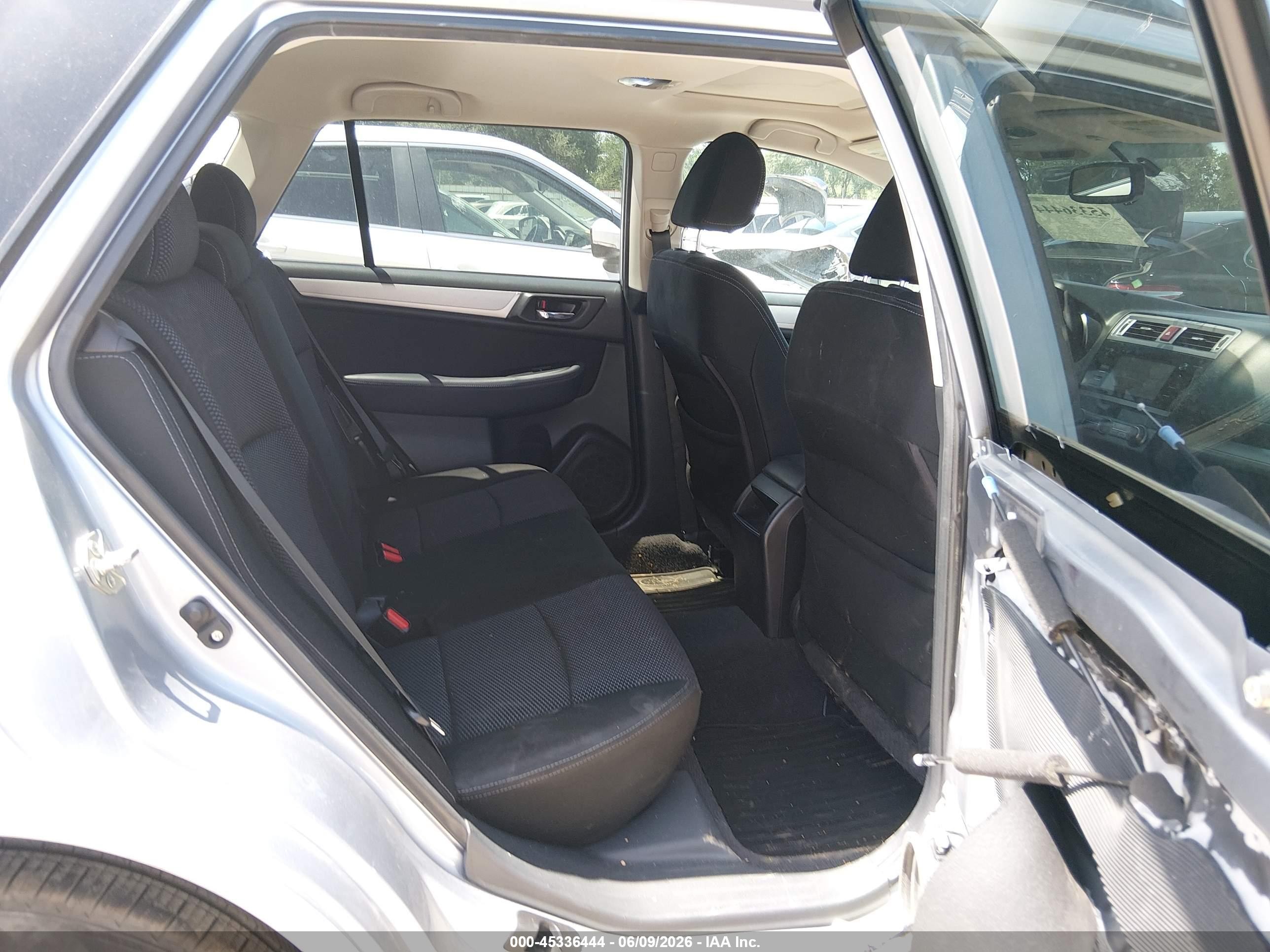 2015 Subaru Outback 2.5i Premium Silver vin: 4S4BSBDC2F3276833