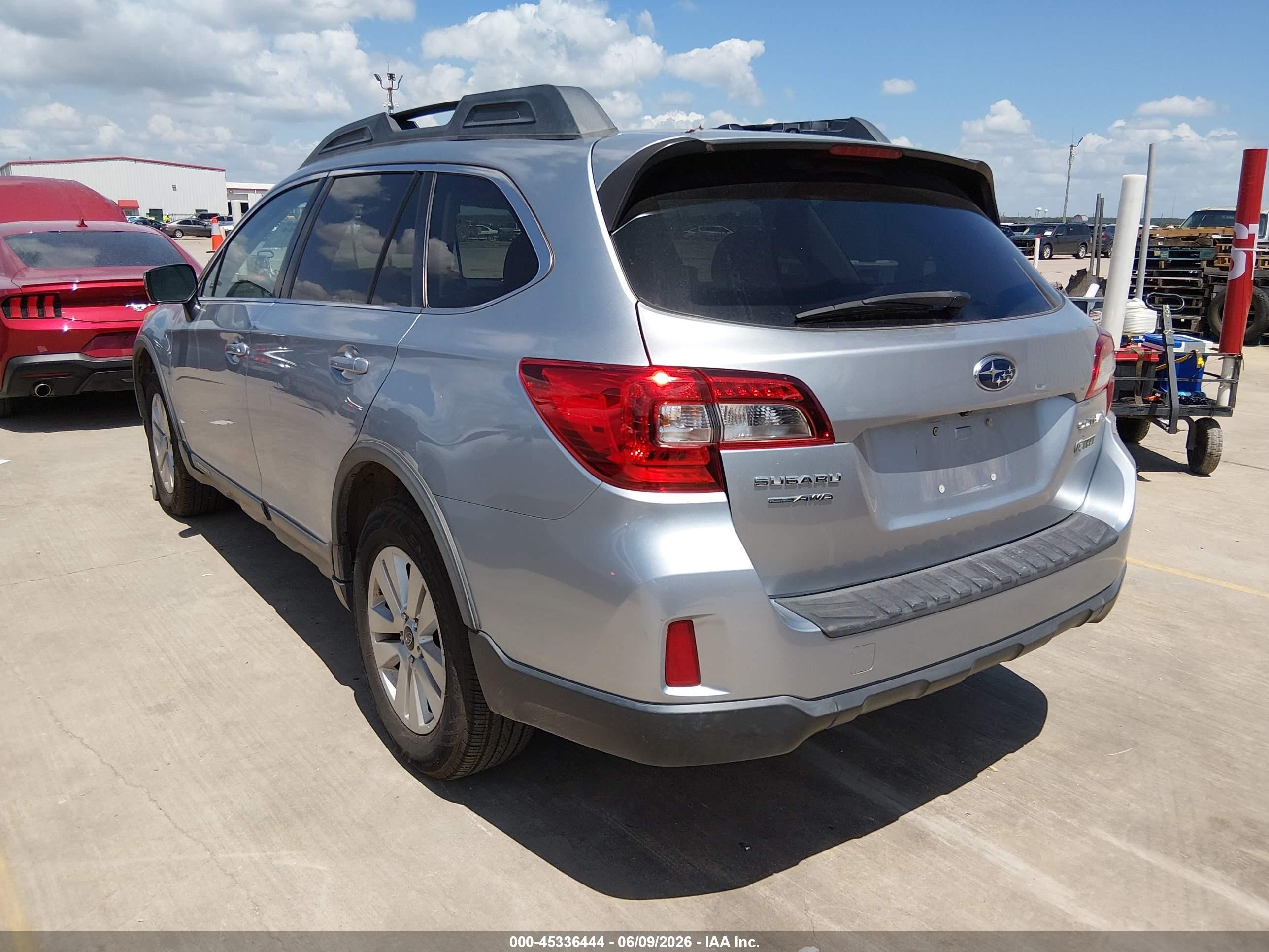 2015 Subaru Outback 2.5i Premium Silver vin: 4S4BSBDC2F3276833