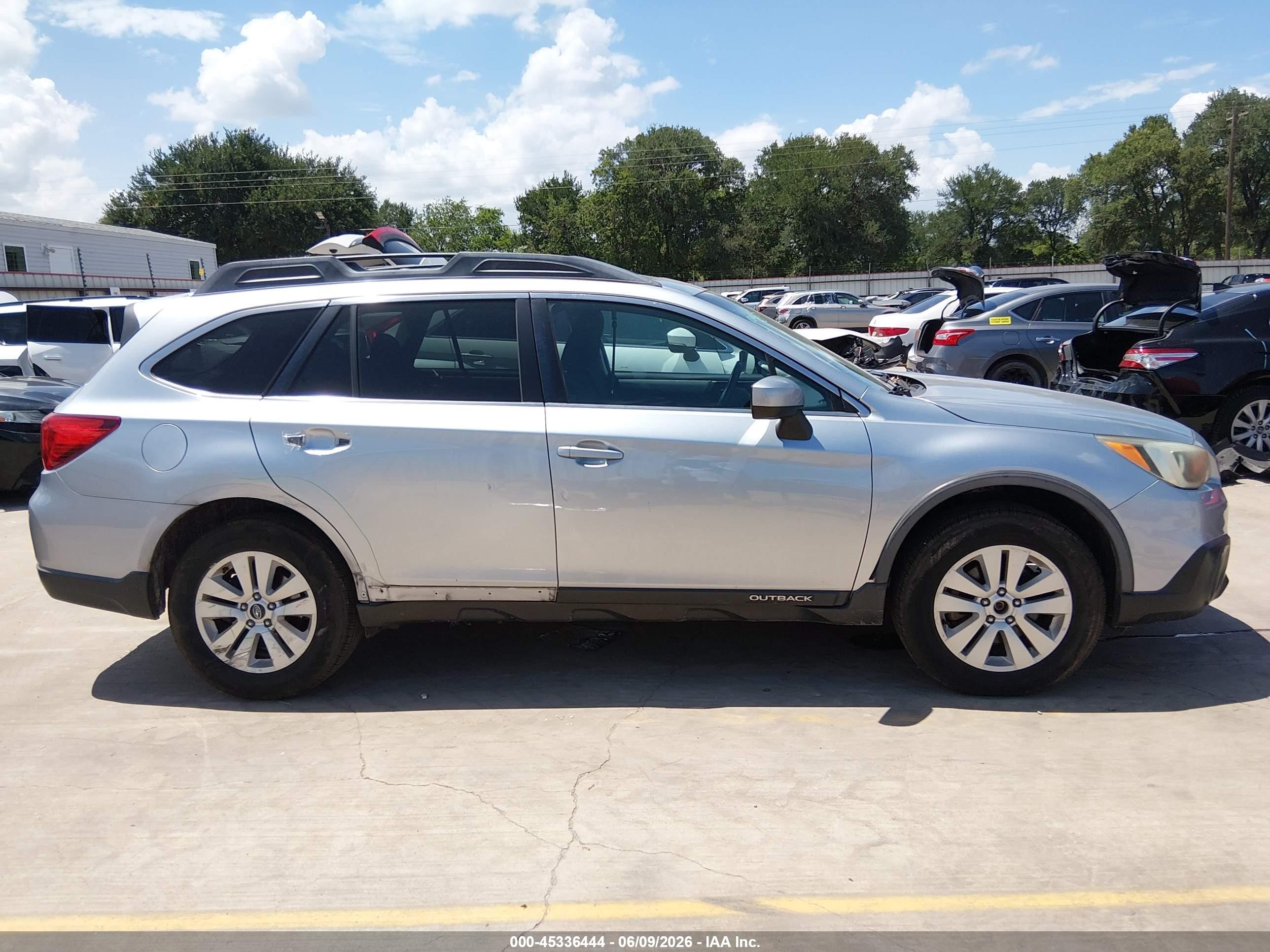 2015 Subaru Outback 2.5i Premium Silver vin: 4S4BSBDC2F3276833