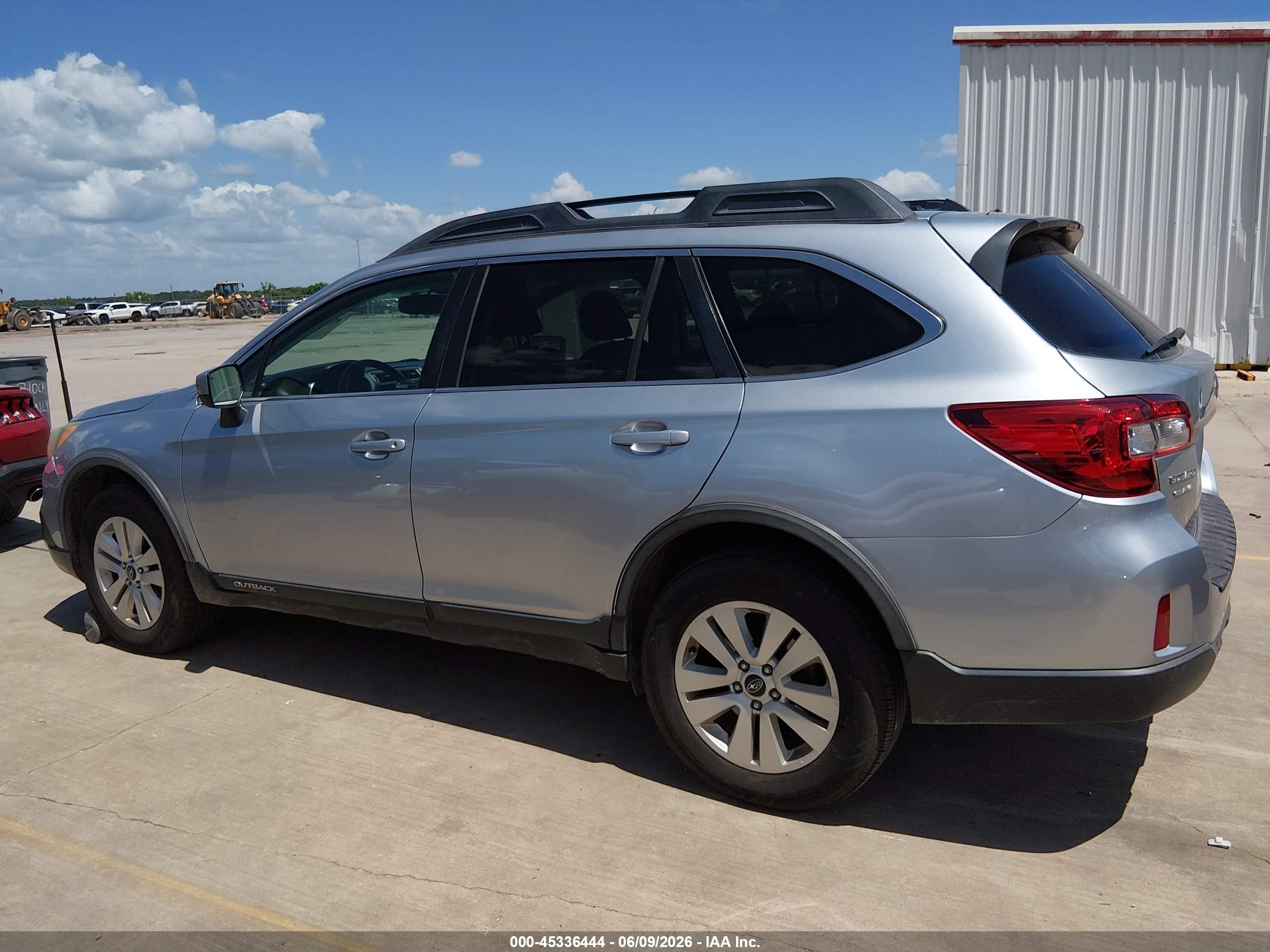 2015 Subaru Outback 2.5i Premium Silver vin: 4S4BSBDC2F3276833