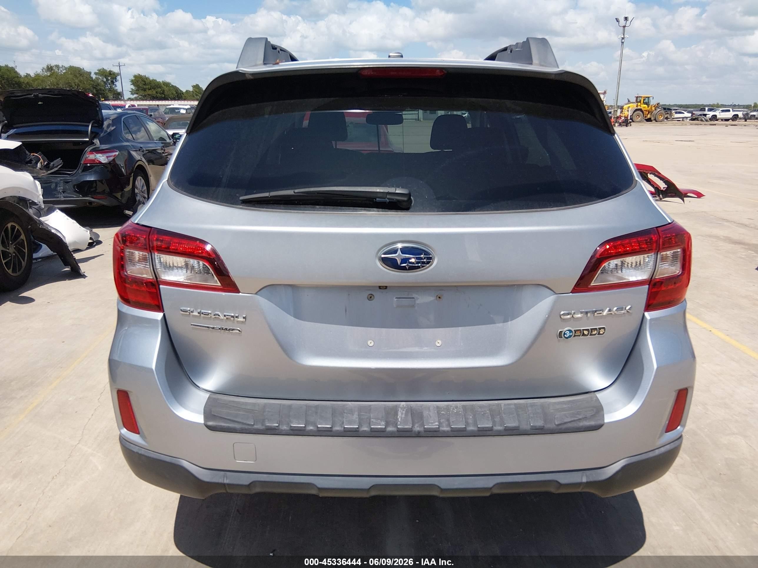 2015 Subaru Outback 2.5i Premium Silver vin: 4S4BSBDC2F3276833