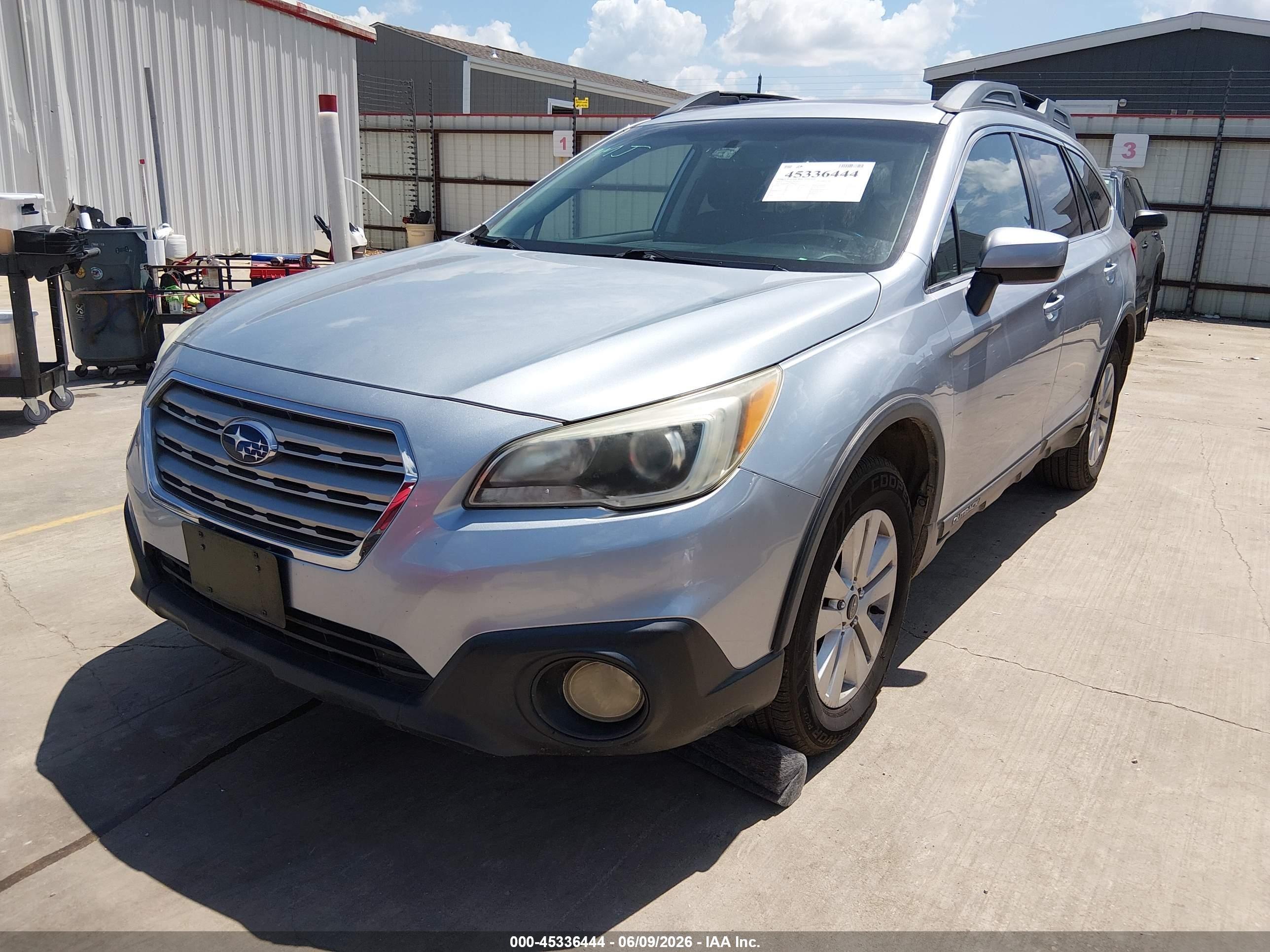 2015 Subaru Outback 2.5i Premium Silver vin: 4S4BSBDC2F3276833