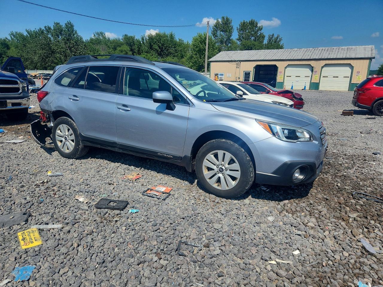 2015 Subaru Outback 2.5i Premium Silver vin: 4S4BSBDC5F3240442