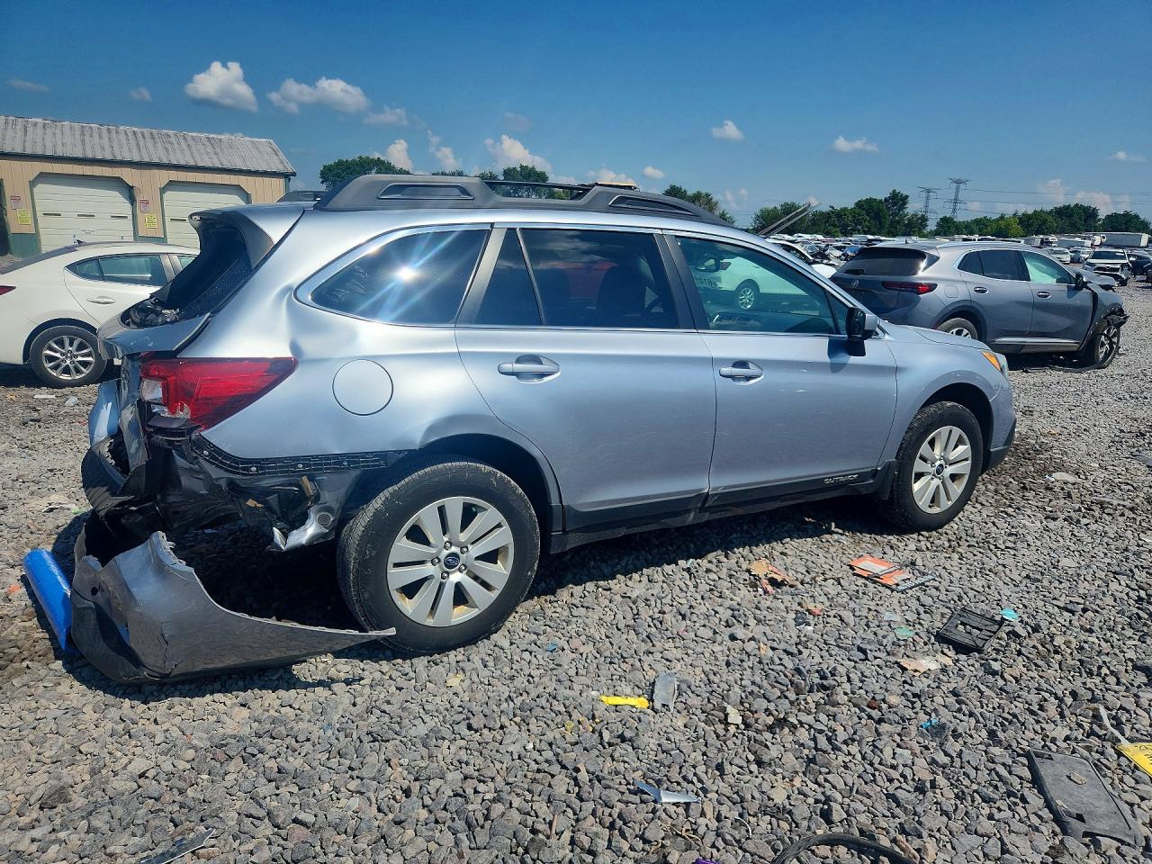 2015 Subaru Outback 2.5i Premium Silver vin: 4S4BSBDC5F3240442