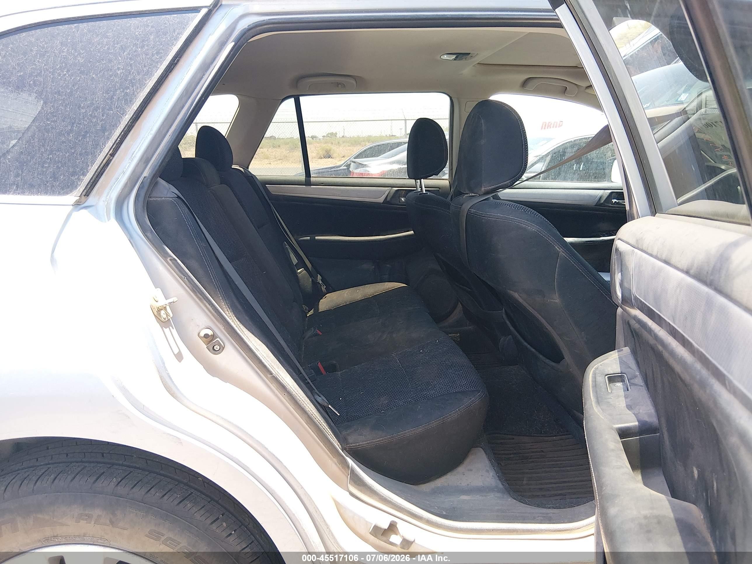 2015 Subaru Outback 2.5i Premium Silver vin: 4S4BSBDCXF3244860