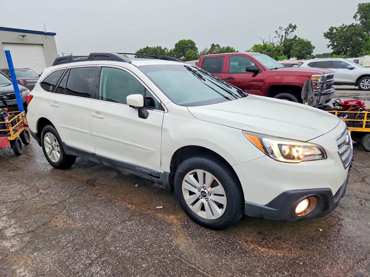 2015 Subaru Outback 2.5i Premium White vin: 4S4BSBEC4F3233772