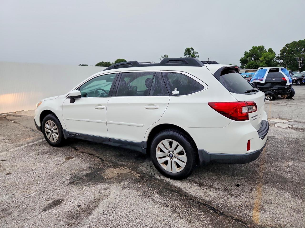 2015 Subaru Outback 2.5i Premium White vin: 4S4BSBEC4F3233772