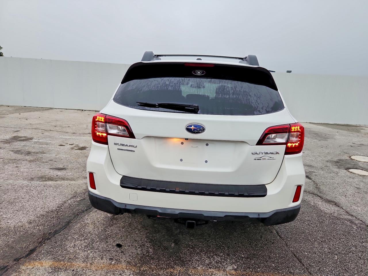 2015 Subaru Outback 2.5i Premium White vin: 4S4BSBEC4F3233772