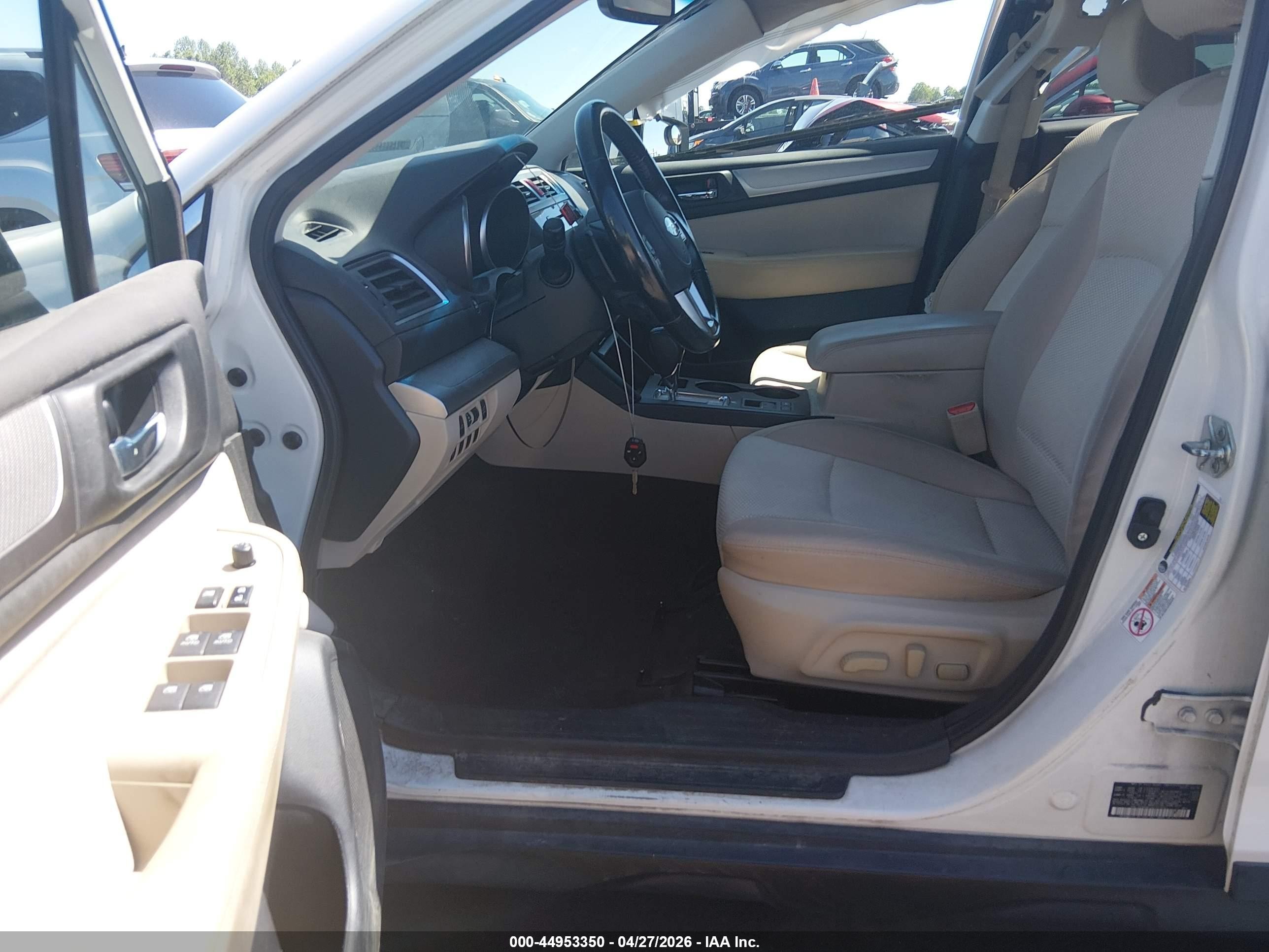 2015 Subaru Outback 2.5i Premium Белый vin: 4S4BSBEC8F3319361