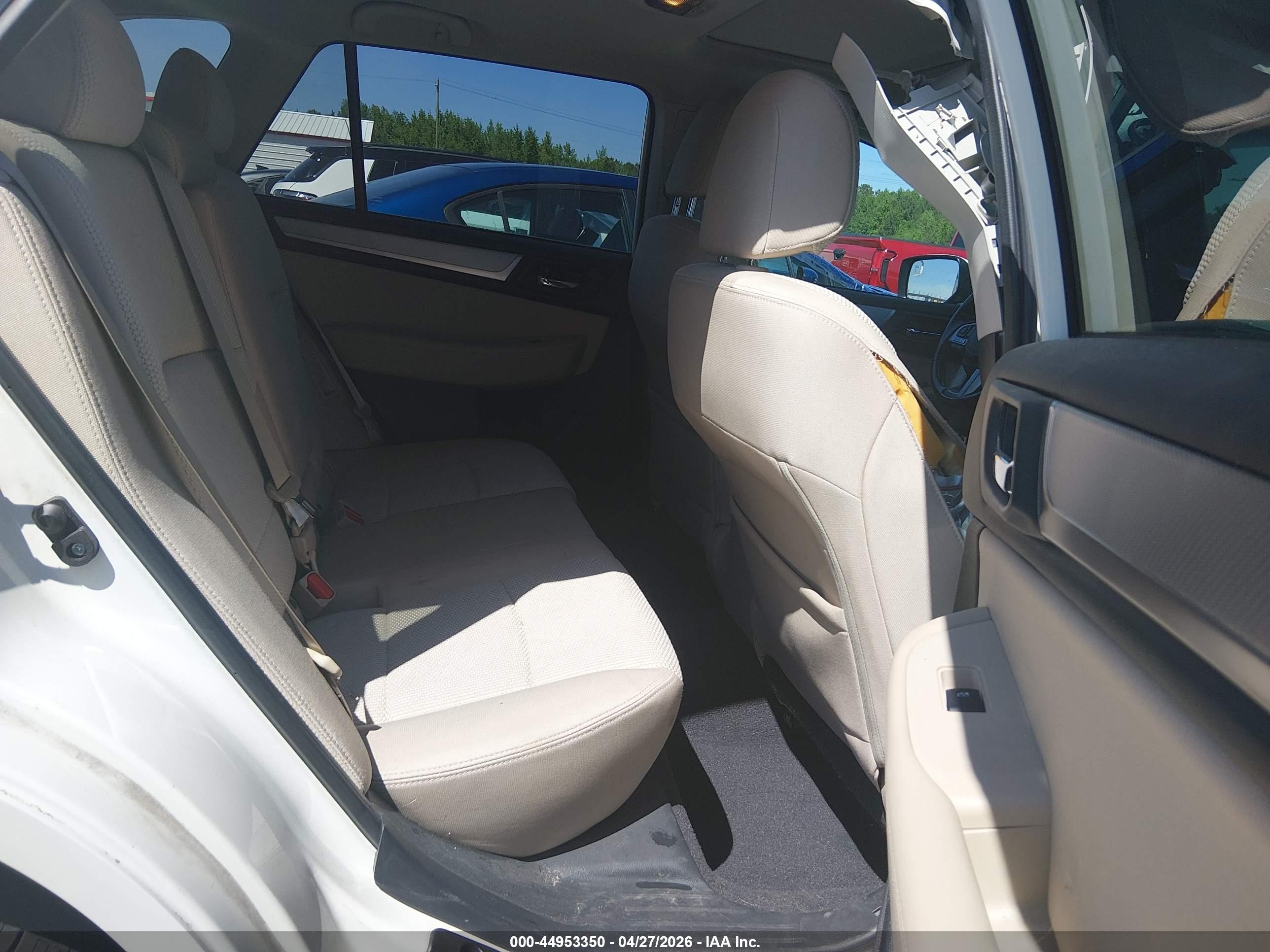 2015 Subaru Outback 2.5i Premium Белый vin: 4S4BSBEC8F3319361