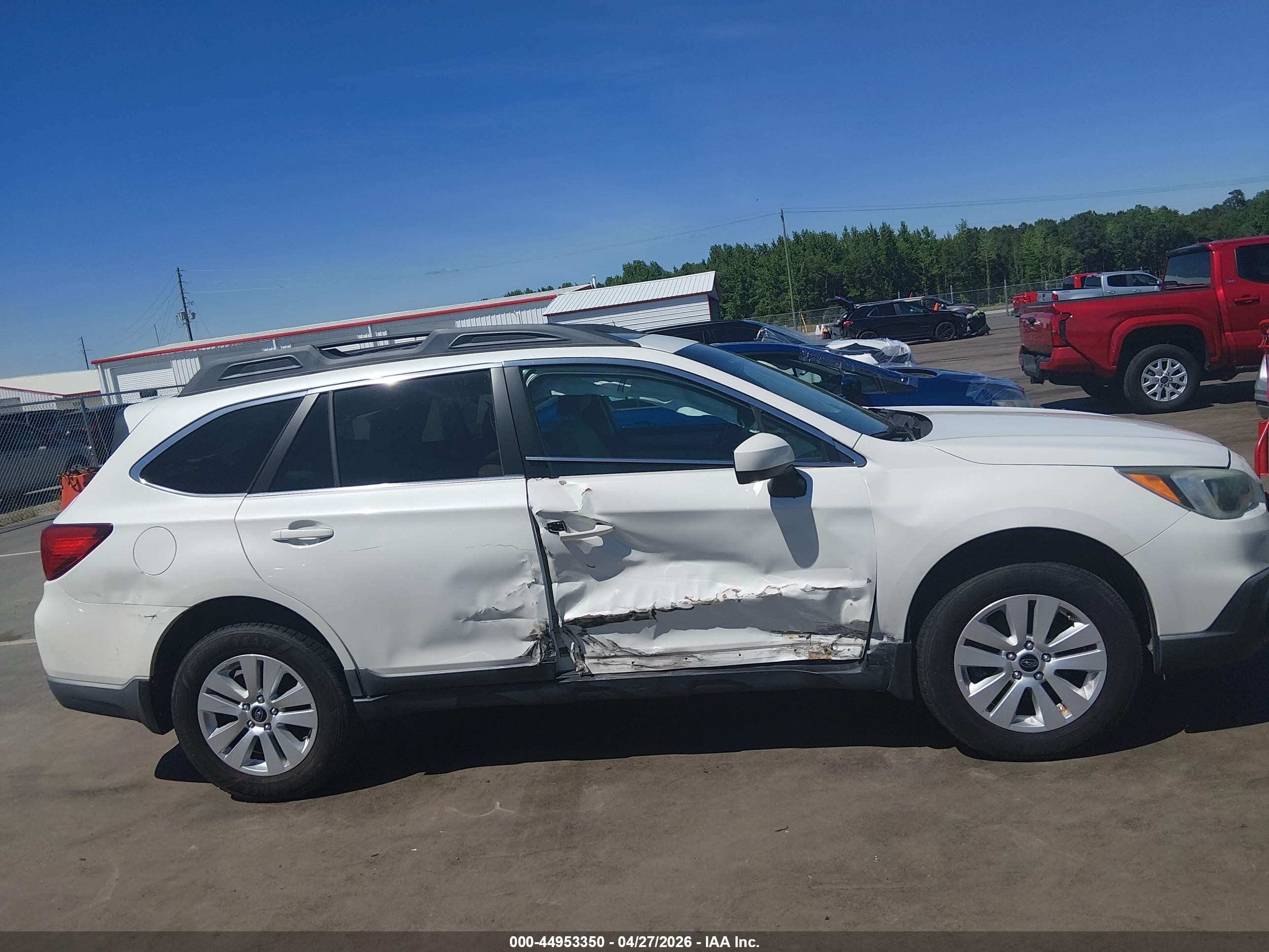 2015 Subaru Outback 2.5i Premium Белый vin: 4S4BSBEC8F3319361