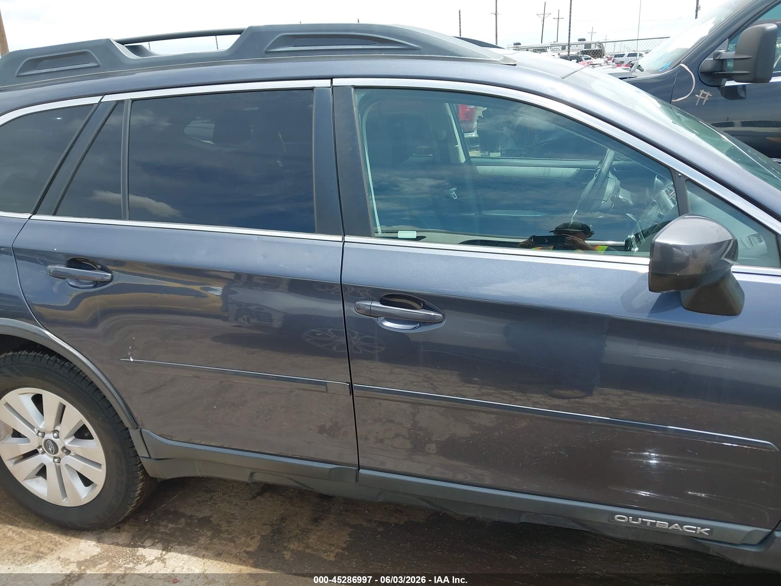 2015 Subaru Outback 2.5i Premium Blue vin: 4S4BSBECXF3233338