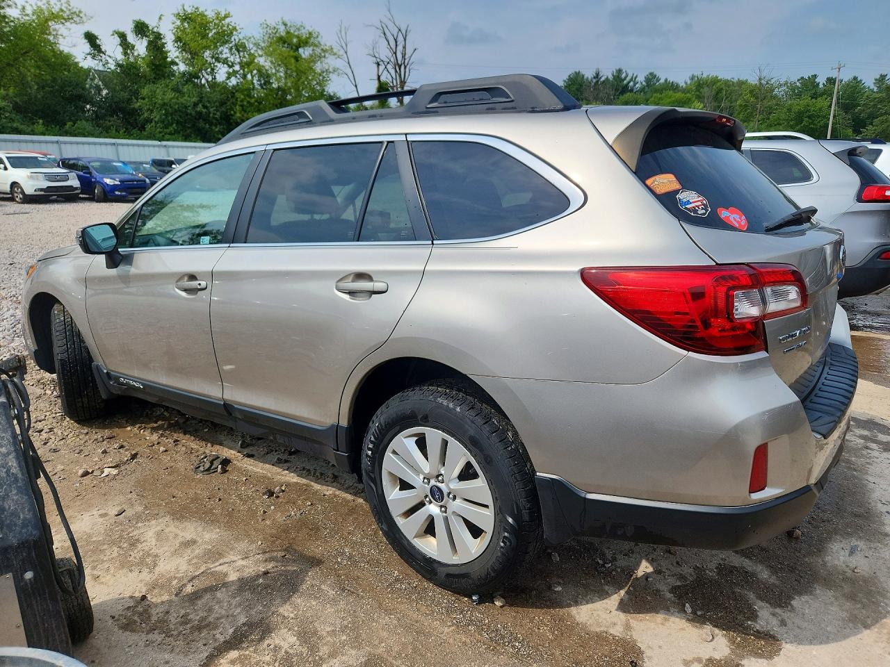 2015 Subaru Outback 2.5i Premium Silver vin: 4S4BSBFC0F3356516
