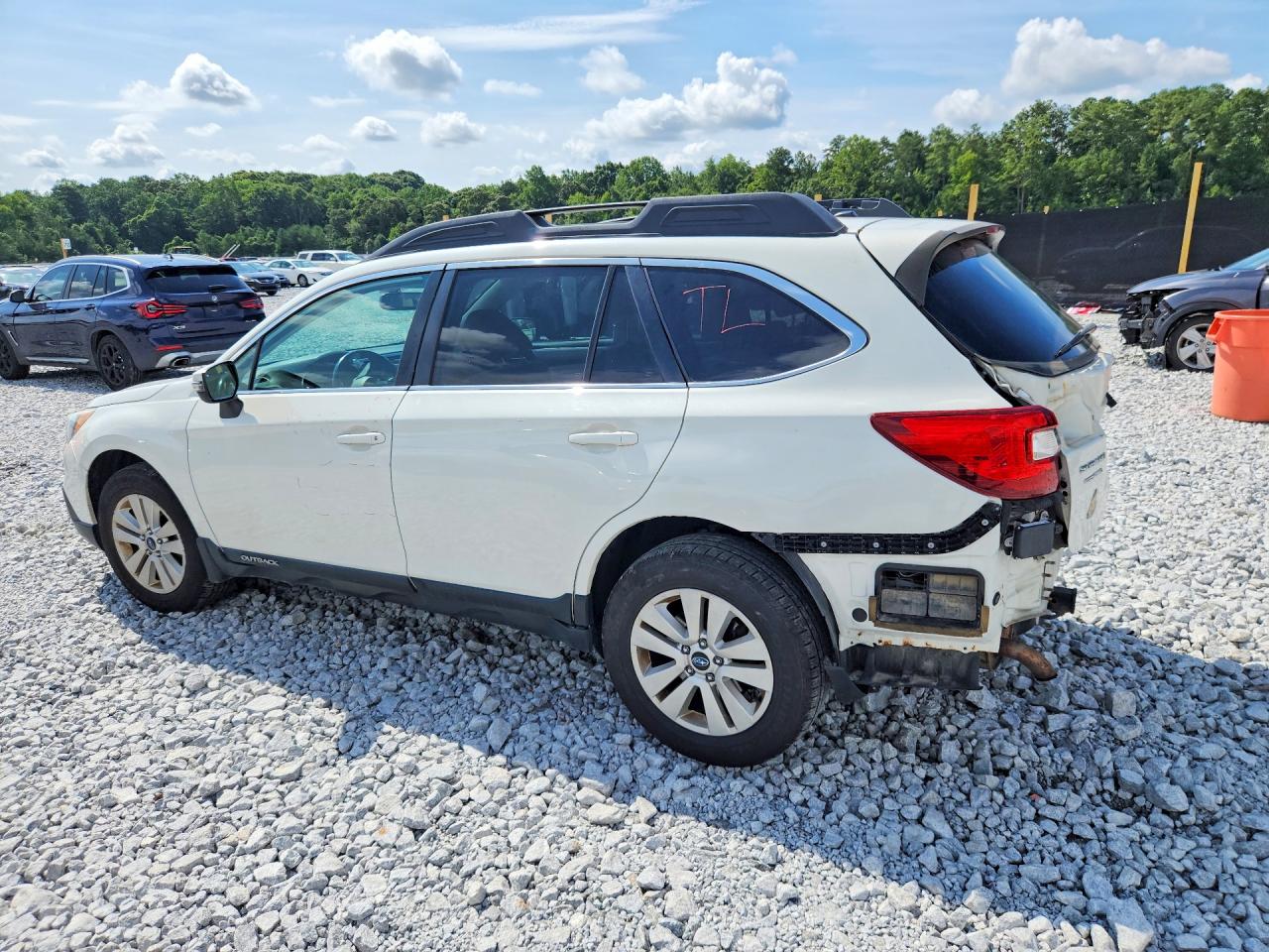2015 Subaru Outback 2.5i Premium White vin: 4S4BSBFC2F3290146