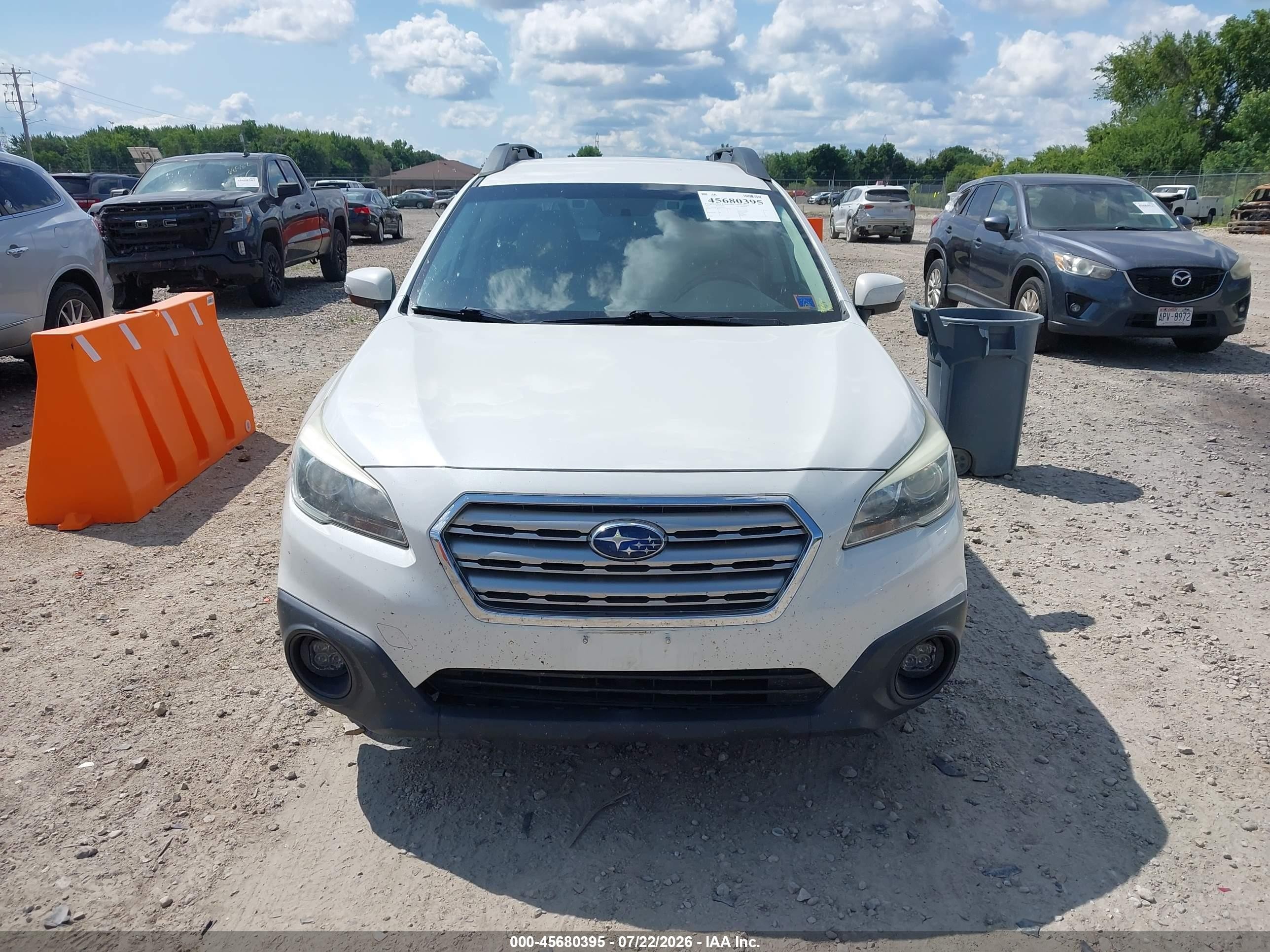 2015 Subaru Outback 2.5i Premium White vin: 4S4BSBFC3F3305902
