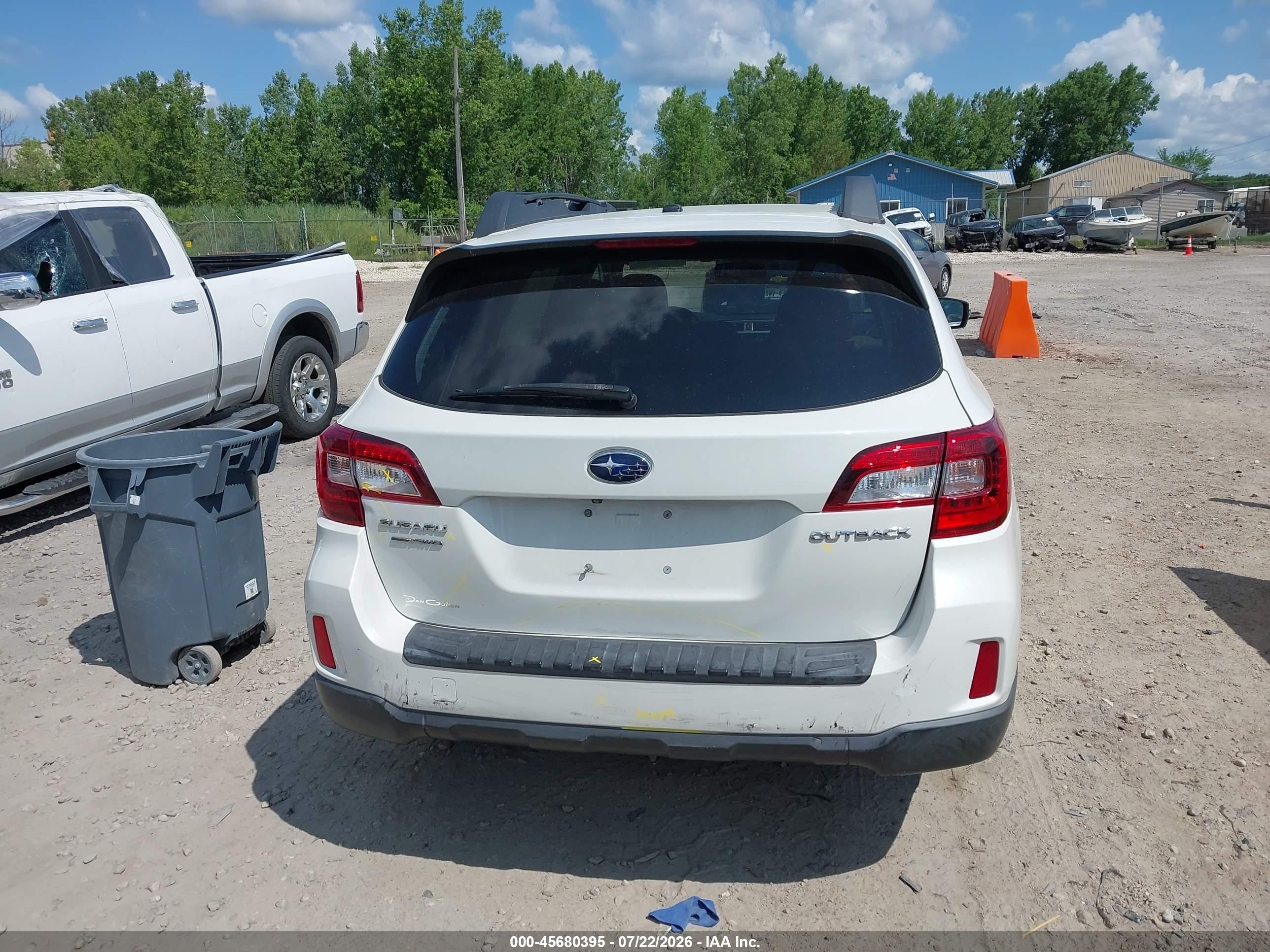 2015 Subaru Outback 2.5i Premium White vin: 4S4BSBFC3F3305902