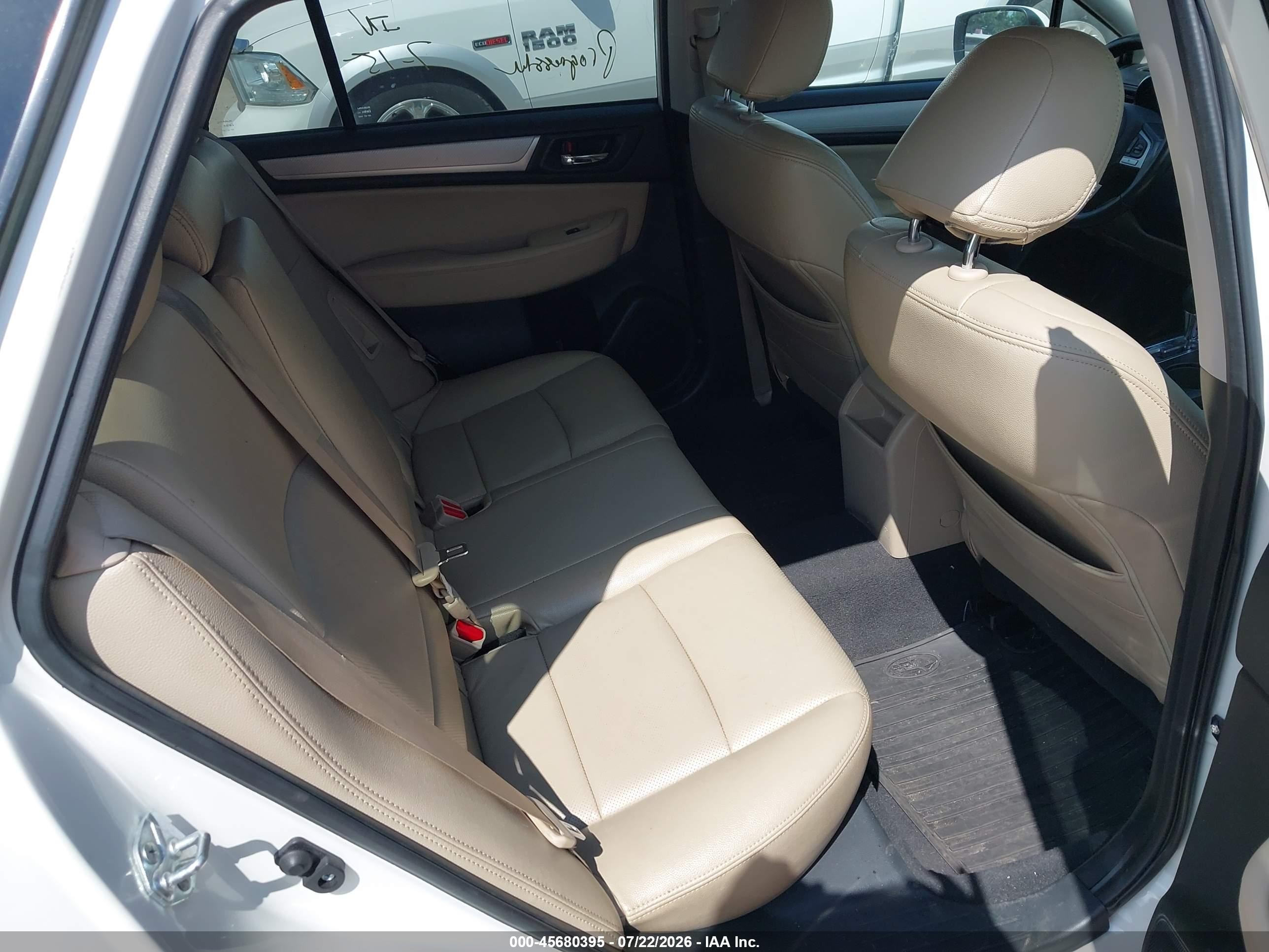 2015 Subaru Outback 2.5i Premium White vin: 4S4BSBFC3F3305902