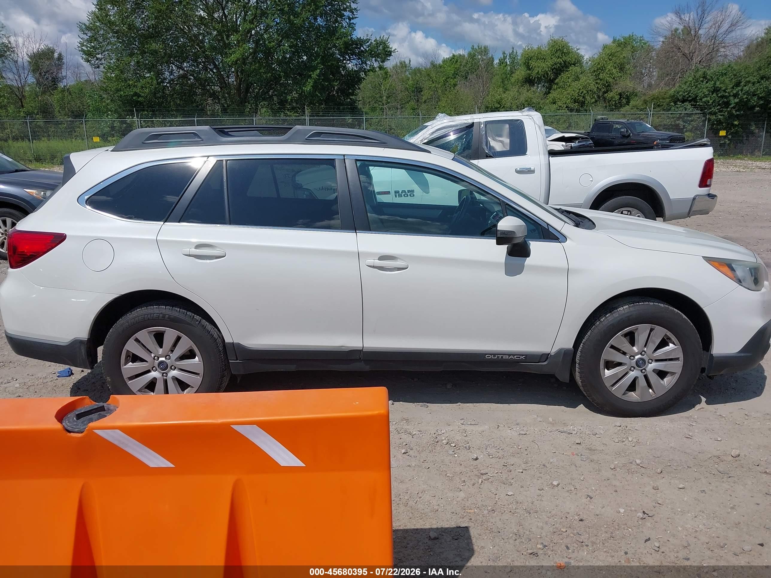 2015 Subaru Outback 2.5i Premium White vin: 4S4BSBFC3F3305902