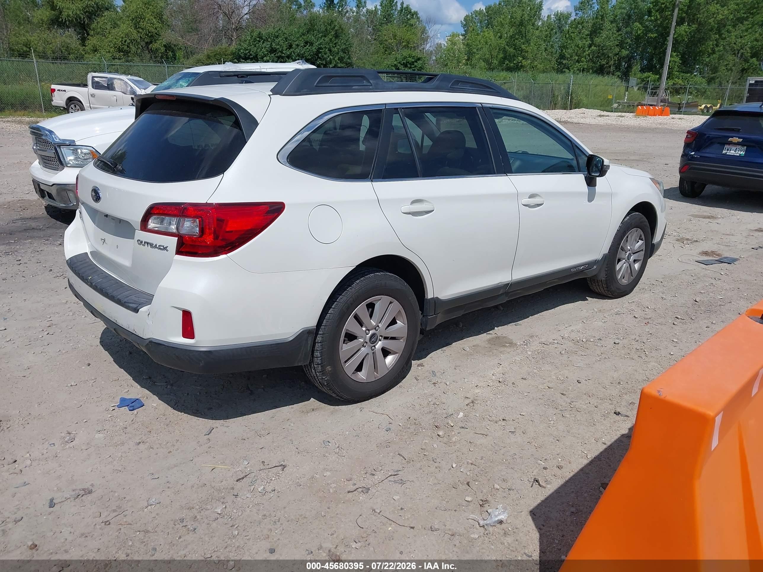 2015 Subaru Outback 2.5i Premium White vin: 4S4BSBFC3F3305902